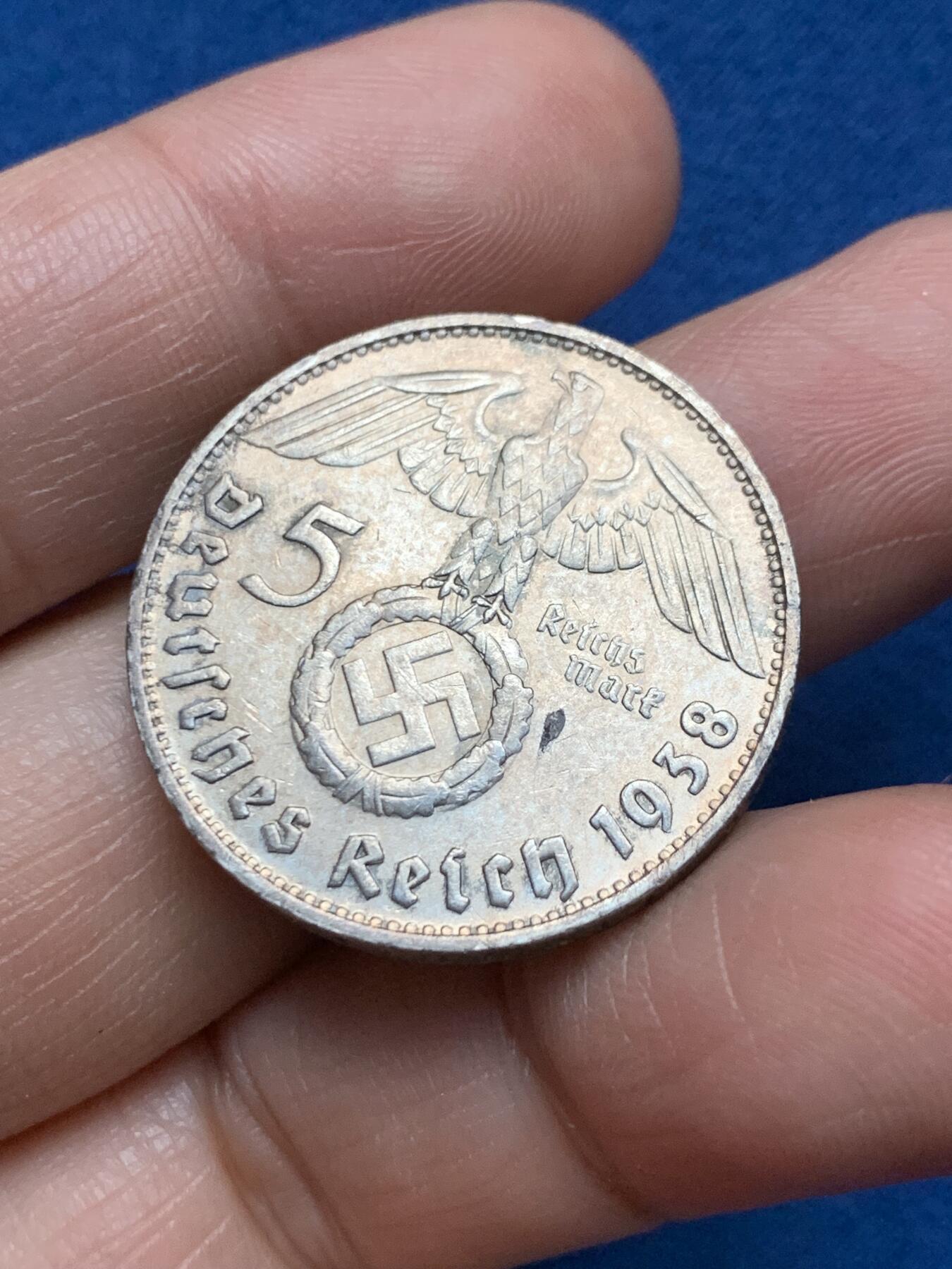 《竞宝斋》第473场 周日，周一 2场连拍 （全场包邮）欢迎送拍 德国 1938D 兴登堡 5马克 带字 银币 整体光度非常好