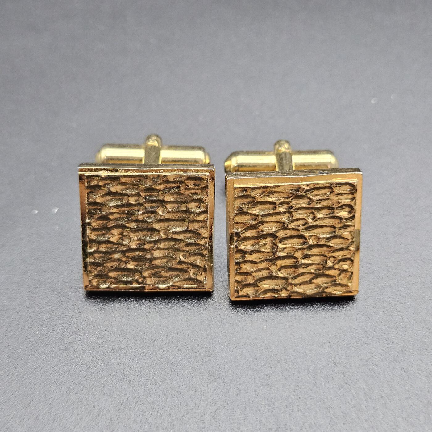 0元起拍勋章 第341期 咸鱼国勋章拍卖专场 3月25日（周三）下午6：00开始 中古袖扣一对