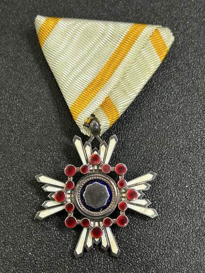 西秦中古拍卖第八十一期  - 不忘历史·抗战收藏 日本六等瑞宝勋章 银制 