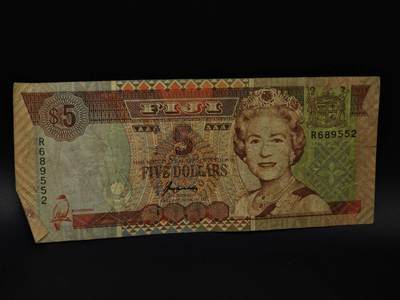  【淘币小摊】限时拍第八百八十四拍   纸币场    每周一统一发货 - 斐济5元纸币【有折】