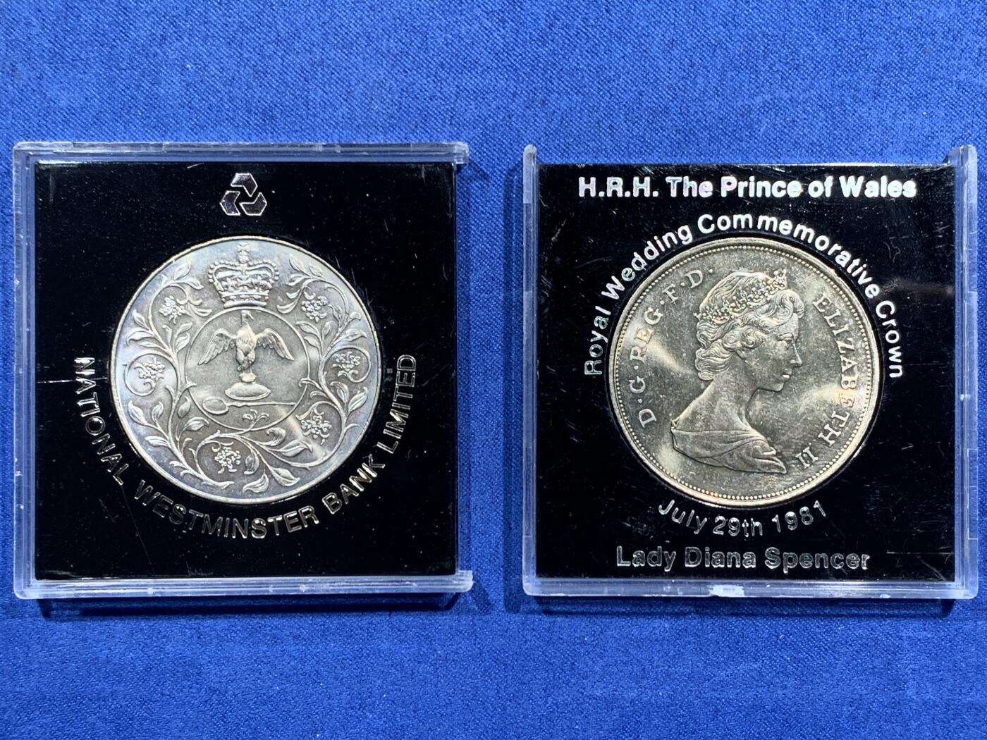 《竞宝斋》第473场 周日，周一 2场连拍 （全场包邮）欢迎送拍 两枚一组 英国1981年戴安娜王妃大婚纪念克朗/1977年女王加冕克朗 原盒包装