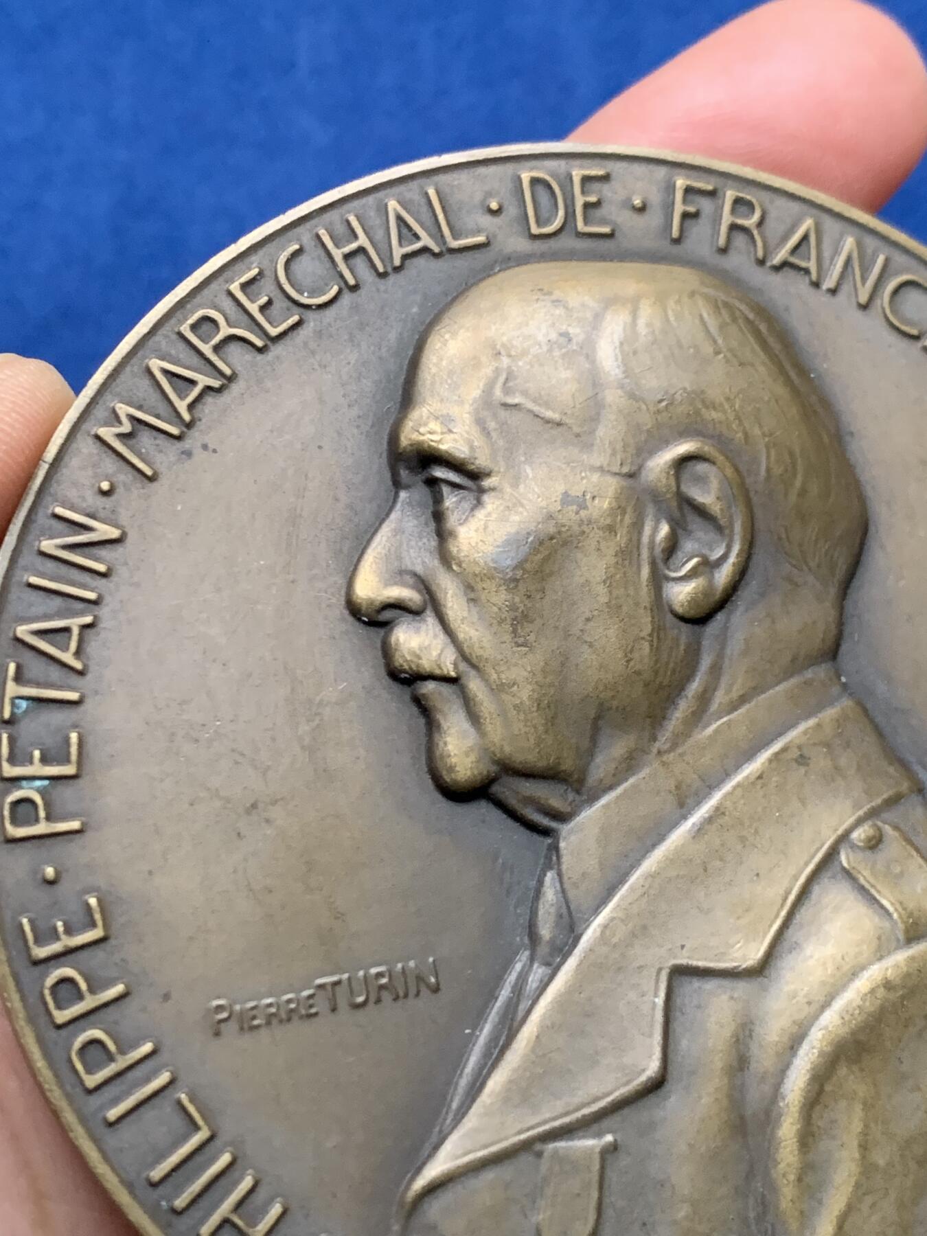 《竞宝斋》第473场 周日，周一 2场连拍 （全场包邮）欢迎送拍 名家Turin作1941年WW2维系法国贝当元帅大铜章 221.4克 76.5mm 丰饶角边铭