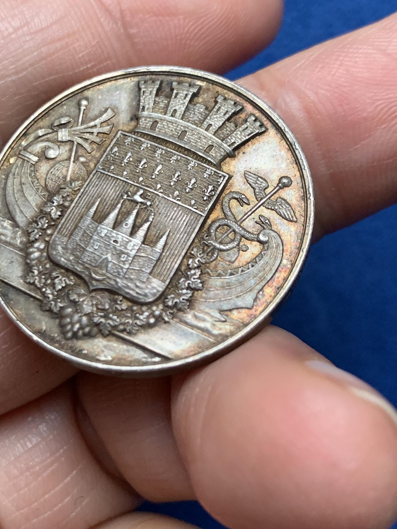 《竞宝斋》第473场 周日，周一 2场连拍 （全场包邮）欢迎送拍 法国1879年波尔多药学会纪念银章，丰饶角ARGENT，14克，30mm