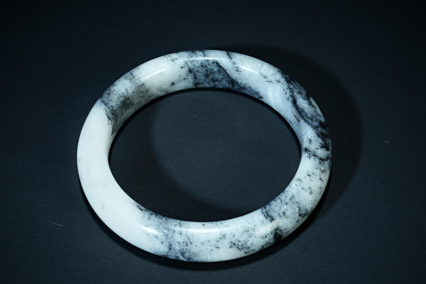 上海都达杂项专场五十八【全场包邮】  天然和田玉籽料墨玉手镯93-23