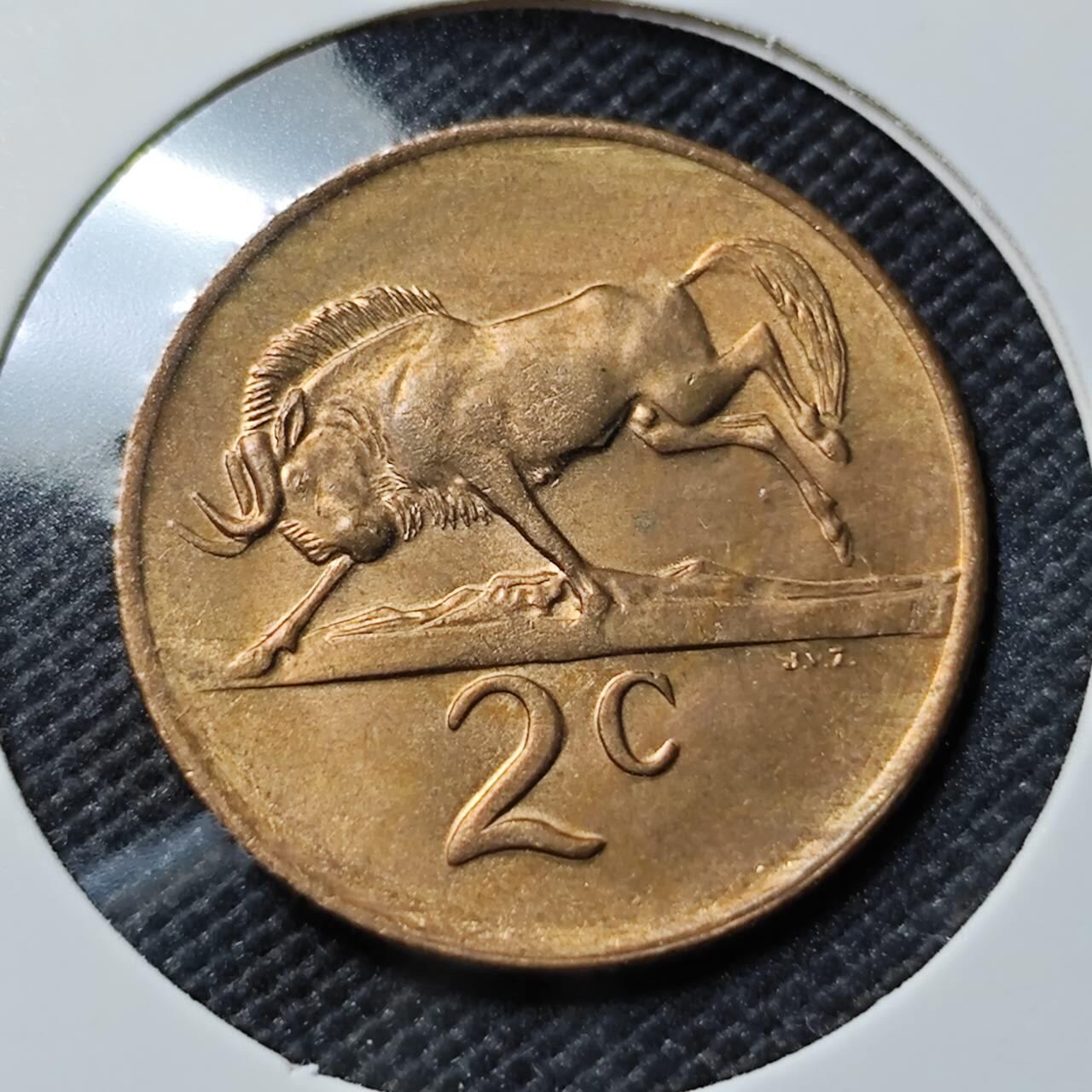 KK钱币收藏小铺   套币专场 2月预留时间 周末发货  1977南非2分铜币 好品