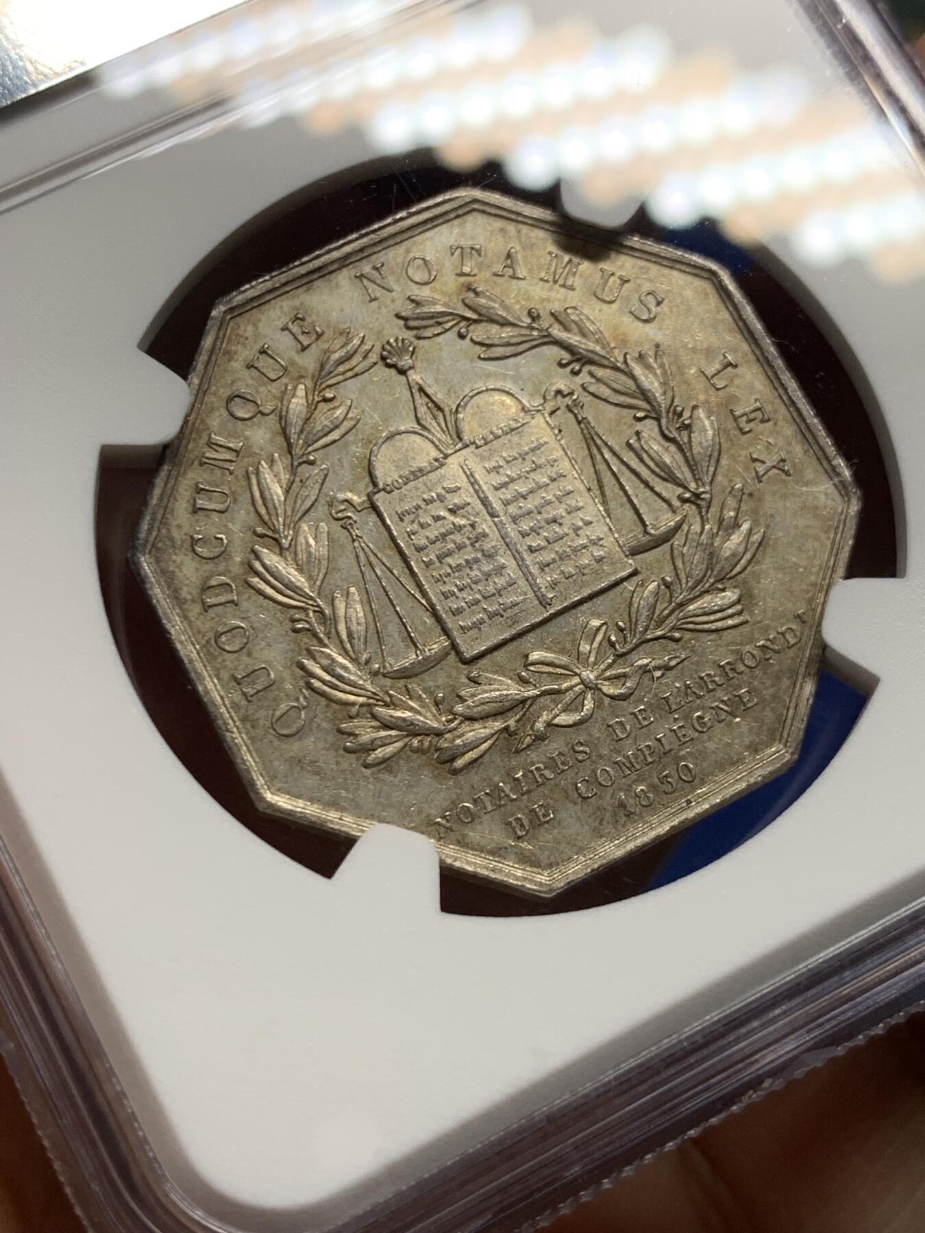 《竞宝斋》第473场 周日，周一 2场连拍 （全场包邮）欢迎送拍 NGC MS63 法国1830年公证人协会银质八角代币，少见款，正面图案为高卢雄鸡，象征法国的国家精神。