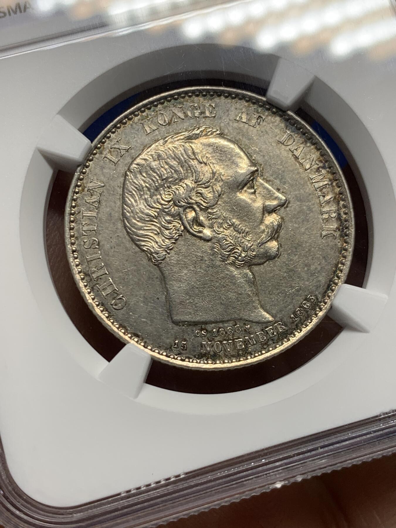 《竞宝斋》第473场 周日，周一 2场连拍 （全场包邮）欢迎送拍 NGC MS61 丹麦1888年克里斯蒂安九世银婚纪念2克朗银币 这枚是丹麦为纪念克里斯蒂安九世与路易丝王后结婚25周年发行的王室庆典纪念银币