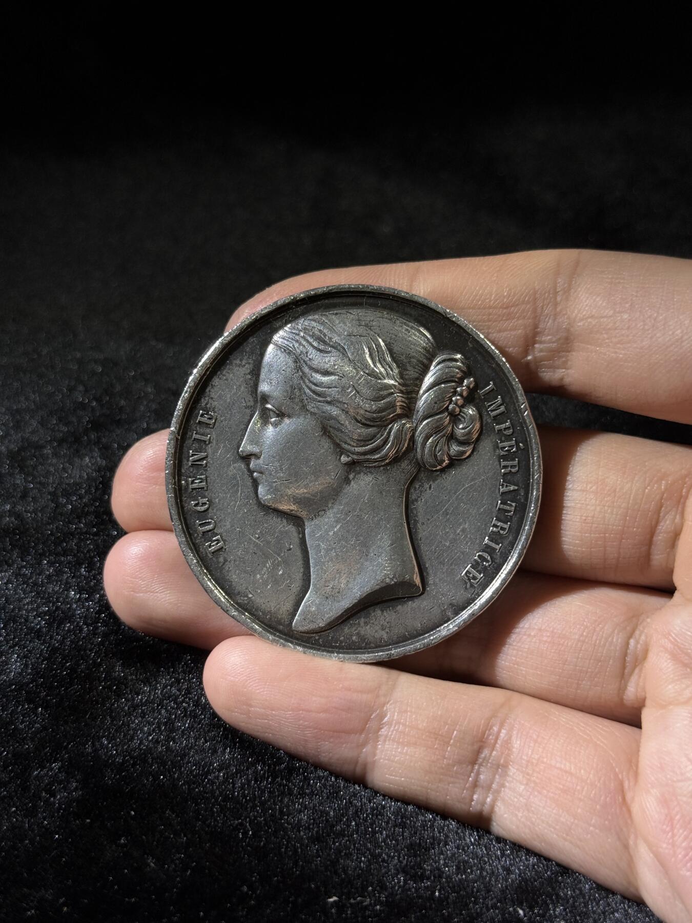 戎马世界章牌大赏，第112期 法国拿破仑三世与欧仁妮皇后结婚纪念章，尺寸巨大，50g