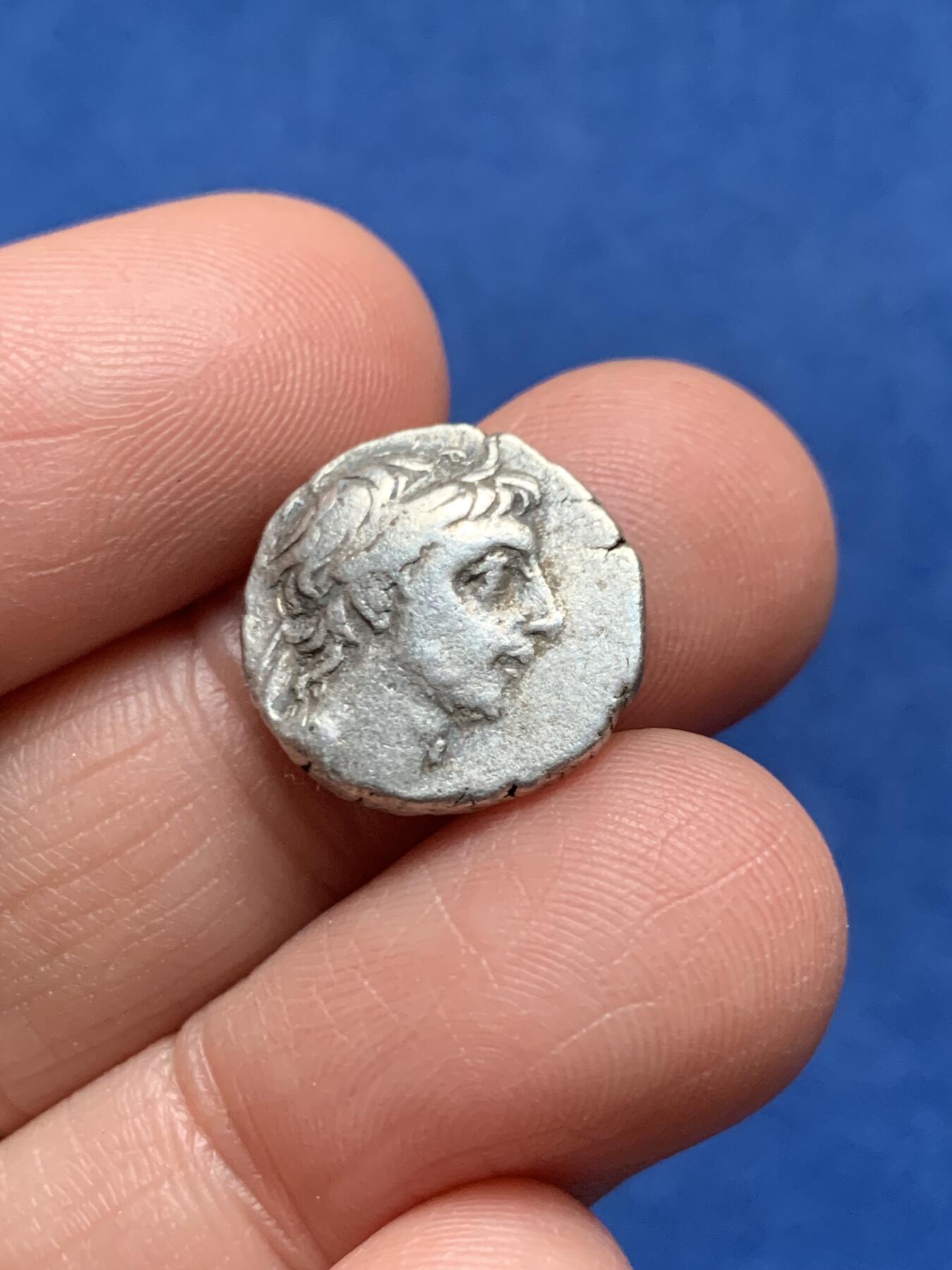 《竞宝斋》第473场 周日，周一 2场连拍 （全场包邮）欢迎送拍 古希腊 卡帕多细亚王国 1德拉克马 银币 重约3.6克 头像清晰 打制居中