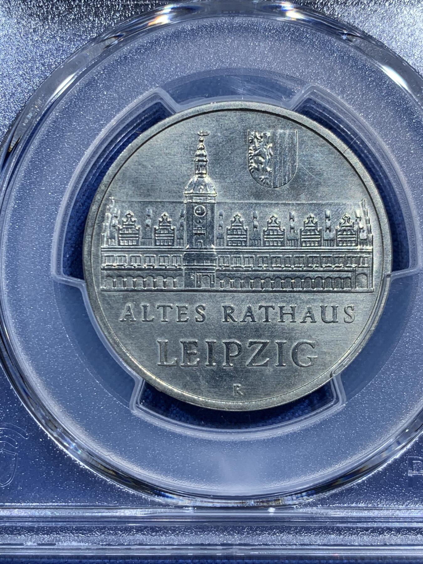 《竞宝斋》第473场 周日，周一 2场连拍 （全场包邮）欢迎送拍 PCGS UNC 1984年东德5马克纪念币 莱比锡老市政厅纪念