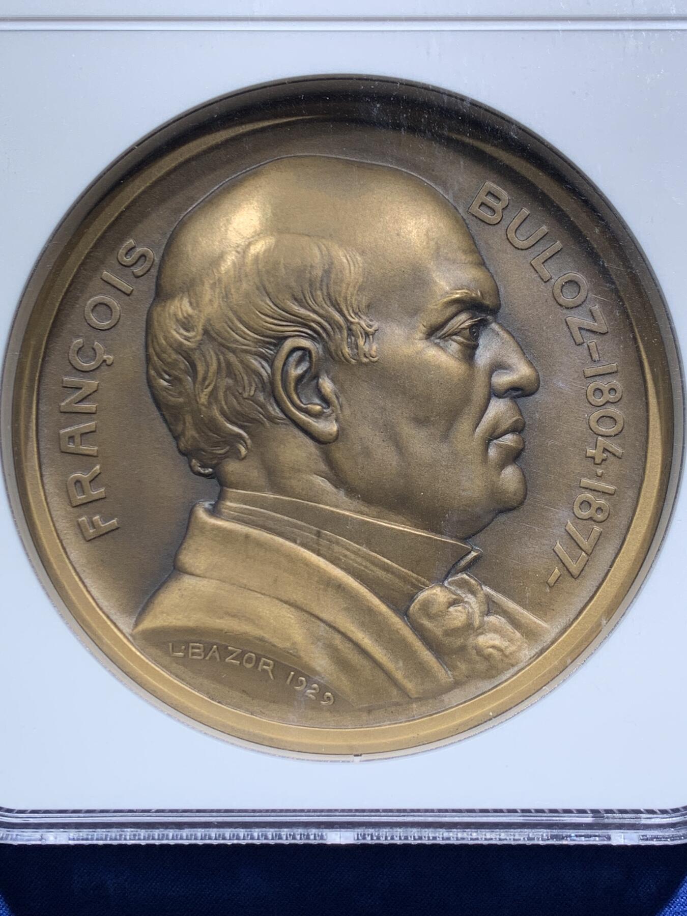 《竞宝斋》第473场 周日，周一 2场连拍 （全场包邮）欢迎送拍 NGC MS65BN 法国 “两世界评论” 创刊百年纪念大铜章，顶级品相 约98mm 重约450克 超大直径，加大加厚盒。3月11日最近记录550英镑成交 附图