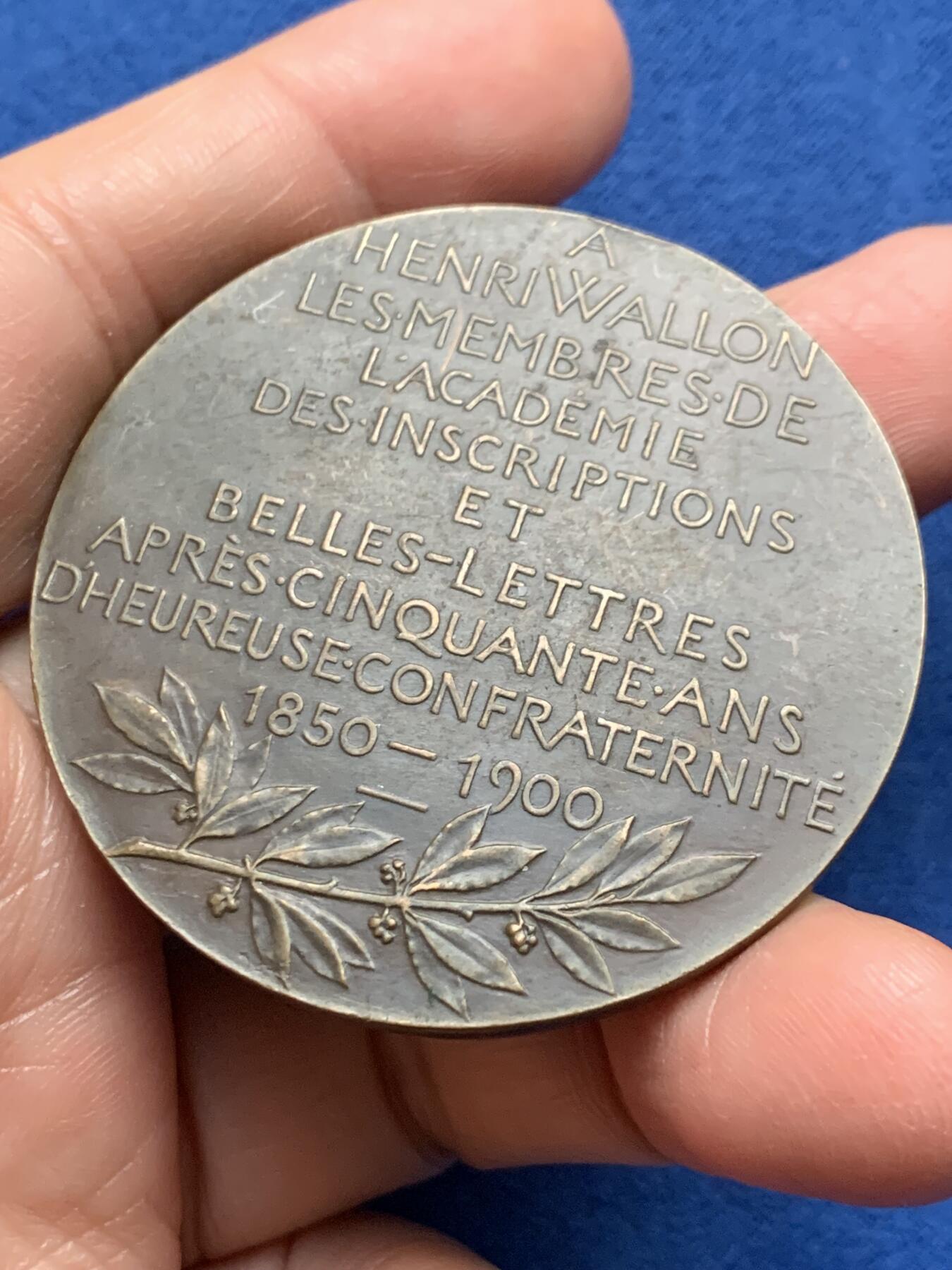 《竞宝斋》第473场 周日，周一 2场连拍 （全场包邮）欢迎送拍 1850-1900名家JC Chaplain作1896年亨利·瓦隆青铜奖章  亨利·保罗·亚森特·瓦隆（1879-1962）是法国哲学家、社会心理学家、神经精神病学家、教师及社会主义政治家，法兰西学会成员。59.6克 49.8mm 丰饶角铜标