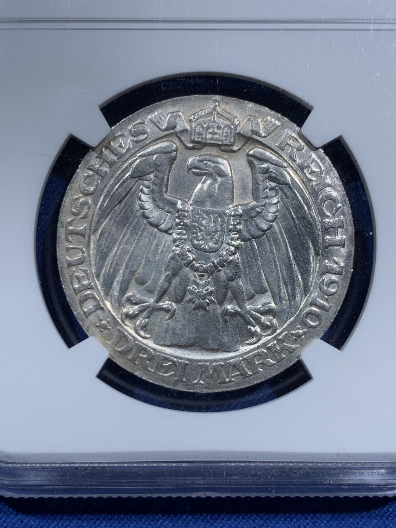 《竞宝斋》第473场 周日，周一 2场连拍 （全场包邮）欢迎送拍 NGC MS63 德国普鲁士王国1910年柏林大学建成一百周年3马克银币，银光闪闪，转光强烈细节优秀，状态极佳。