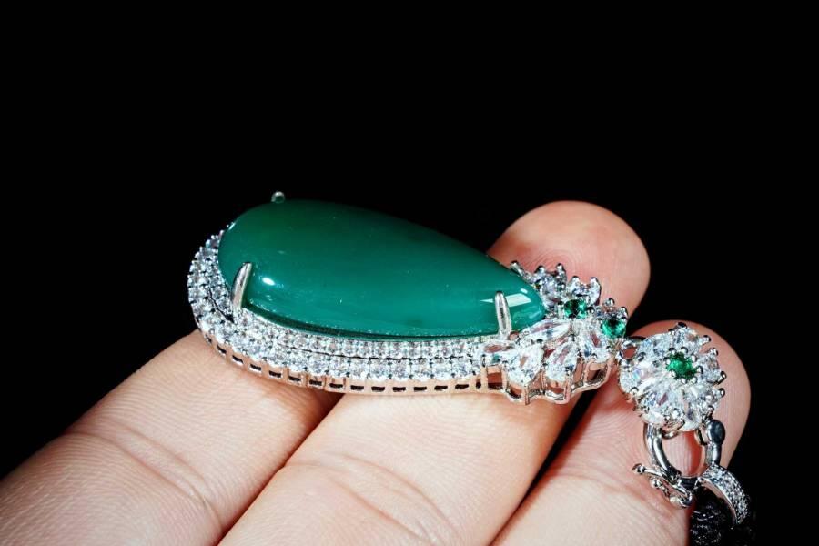 上海都达杂项专场五十八【全场包邮】  天然绿玛瑙水滴吊坠挂件93-90