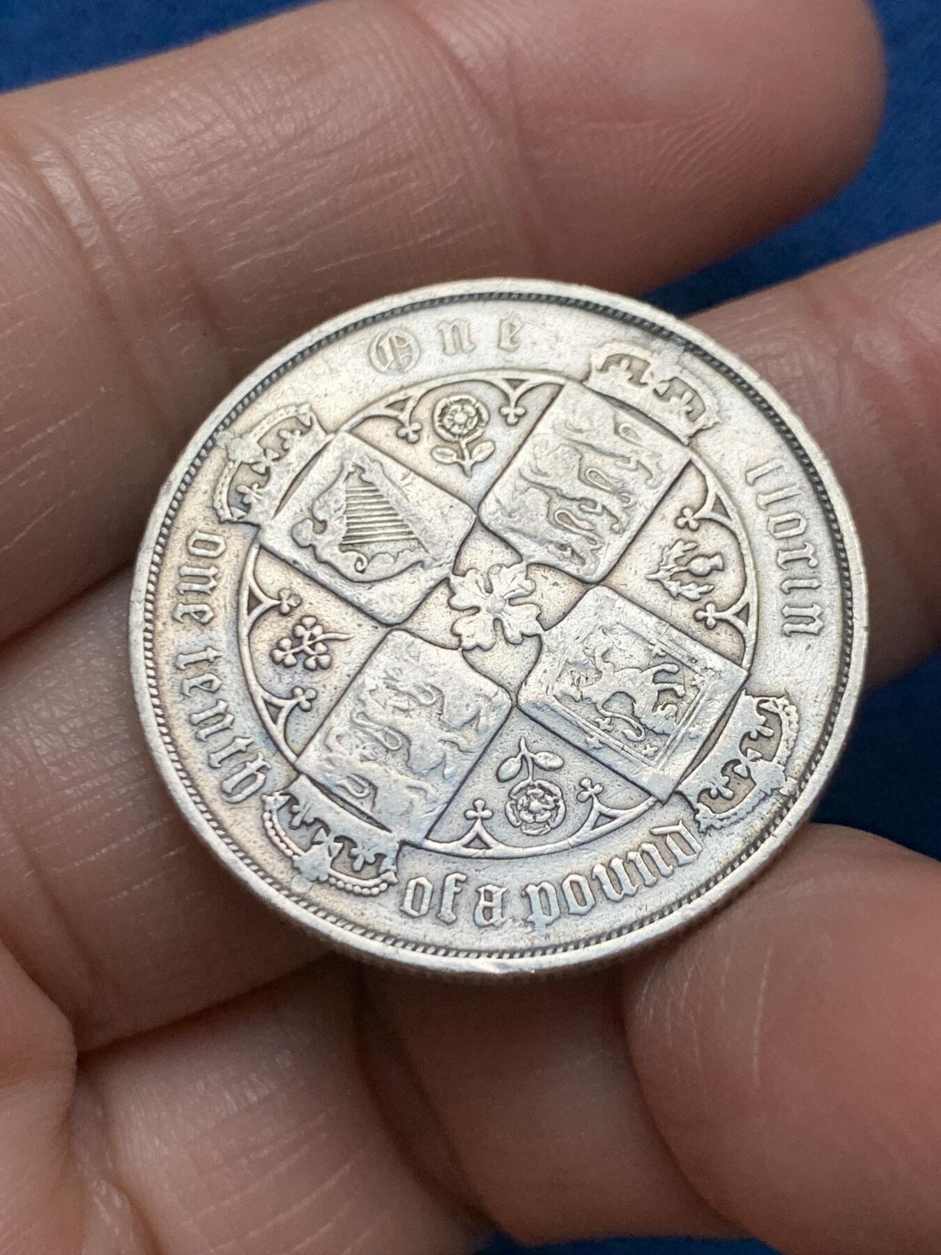 《竞宝斋》第473场 周日，周一 2场连拍 （全场包邮）欢迎送拍 英国1883年哥特体维多利亚银币