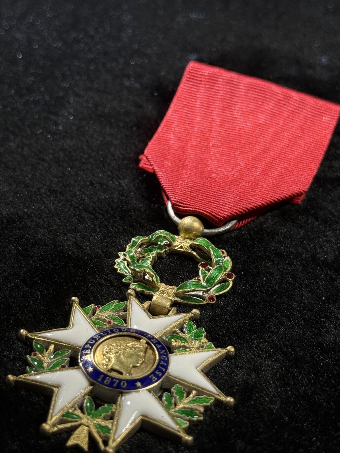 戎马世界章牌大赏，第112期 法国荣誉军团勋章，珠宝商定制立体花环版，银制