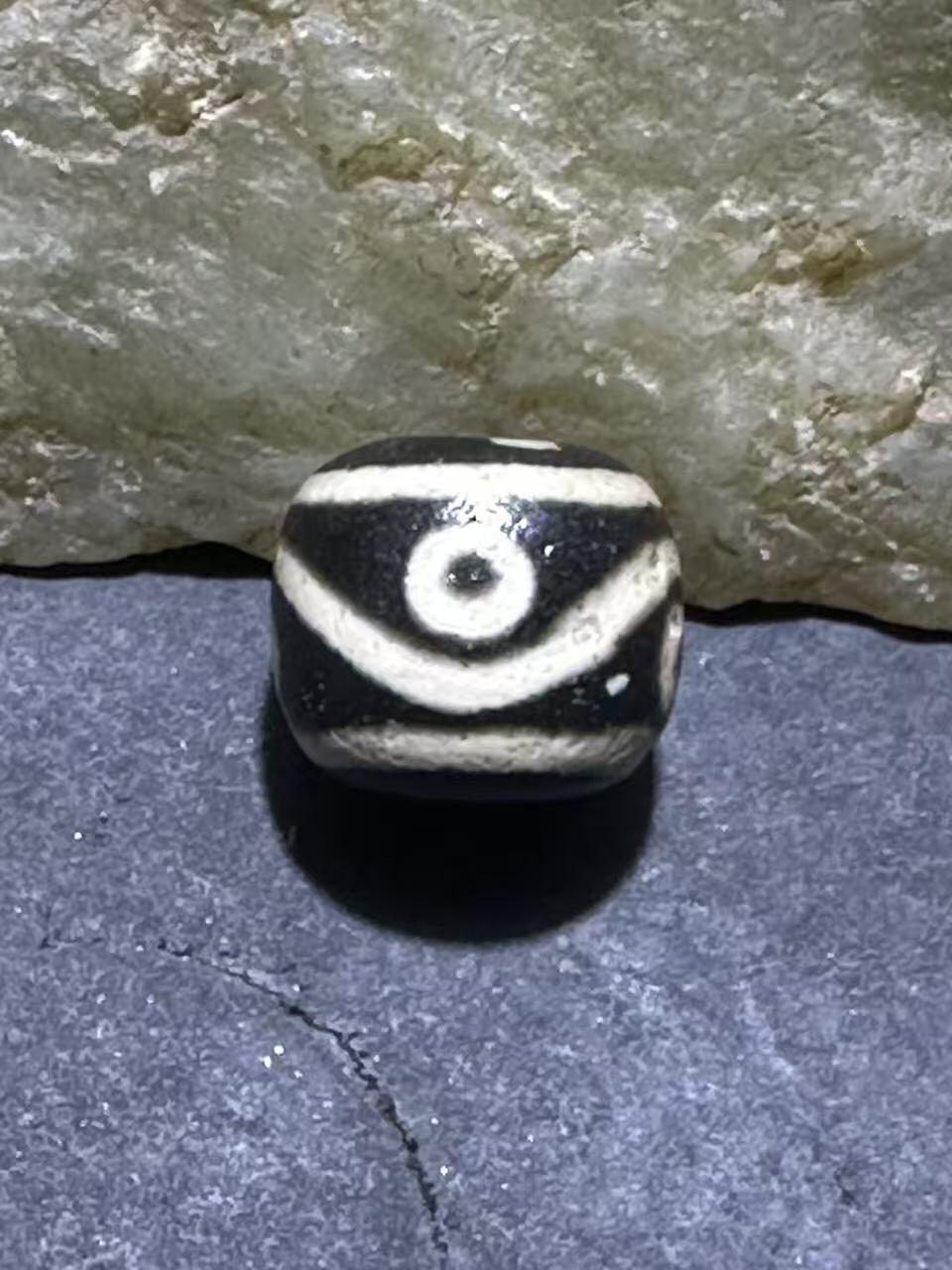 仅此一颗，精品藏传四眼随形天珠一颗