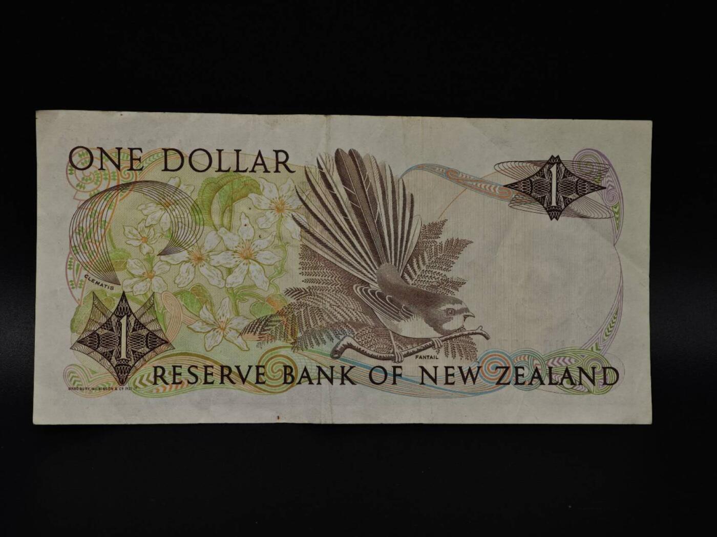  【淘币小摊】限时拍第八百八十四拍   纸币场    每周一统一发货 新西兰1元纸币【有折】