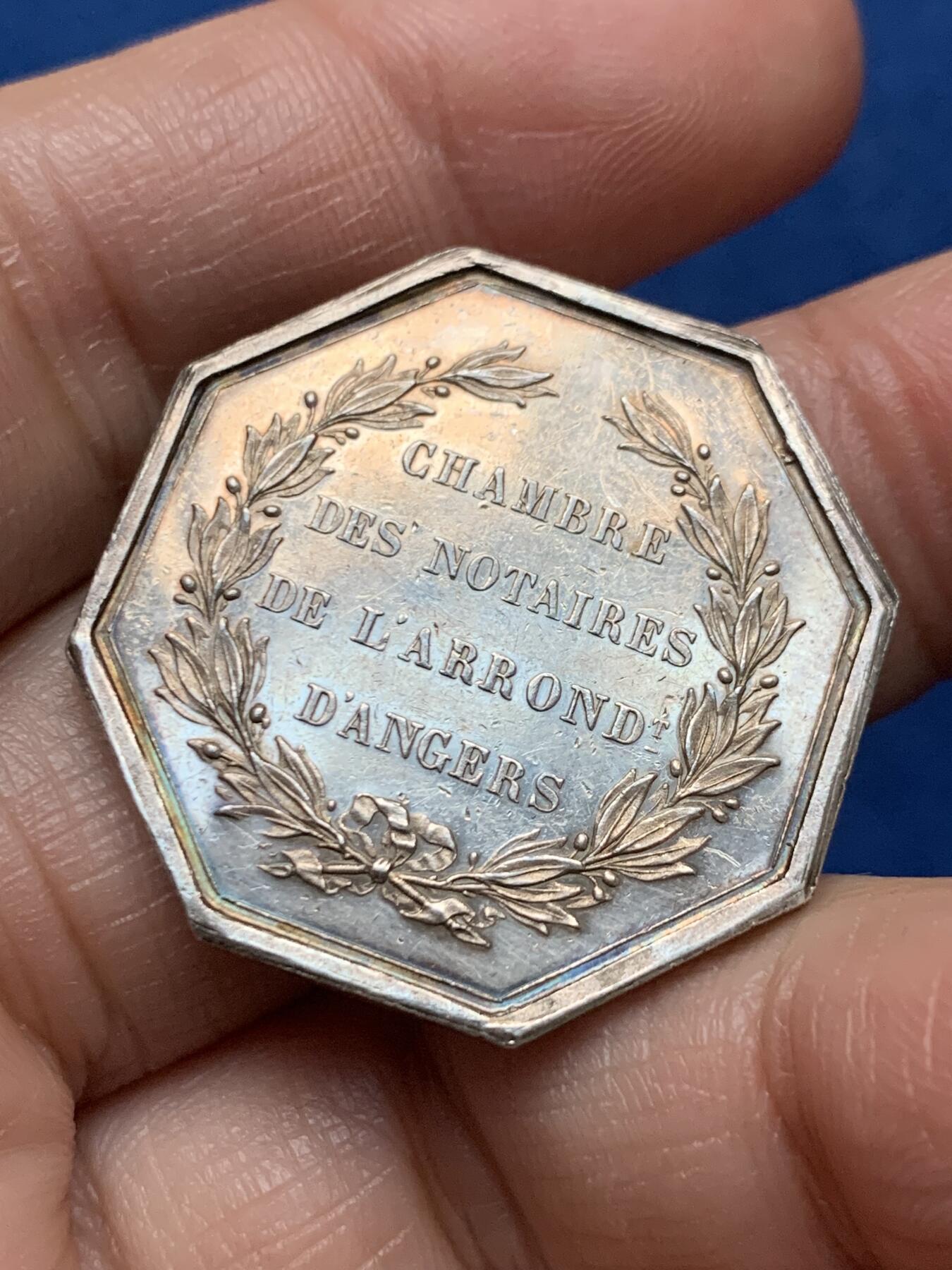 《竞宝斋》第473场 周日，周一 2场连拍 （全场包邮）欢迎送拍 法国昂热公证人协会八角银质代币，丰饶角ARGENT，14.34克，30.8mm