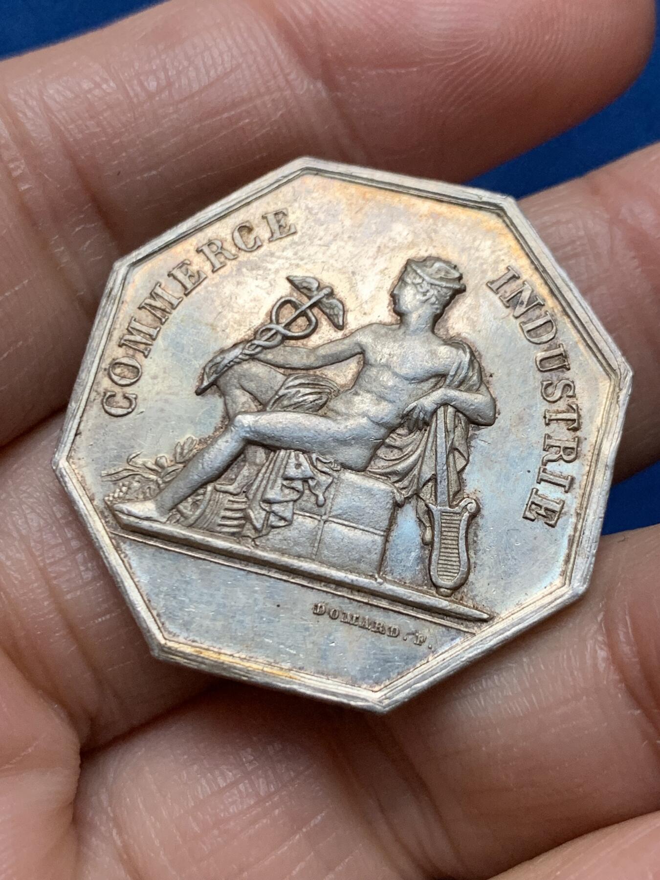 《竞宝斋》第473场 周日，周一 2场连拍 （全场包邮）欢迎送拍 法国卡尔卡松商会八角银质代币，正面墨丘利背丰饶角月桂都象征商业，丰饶角ARGENT，13.75克，30.8mm