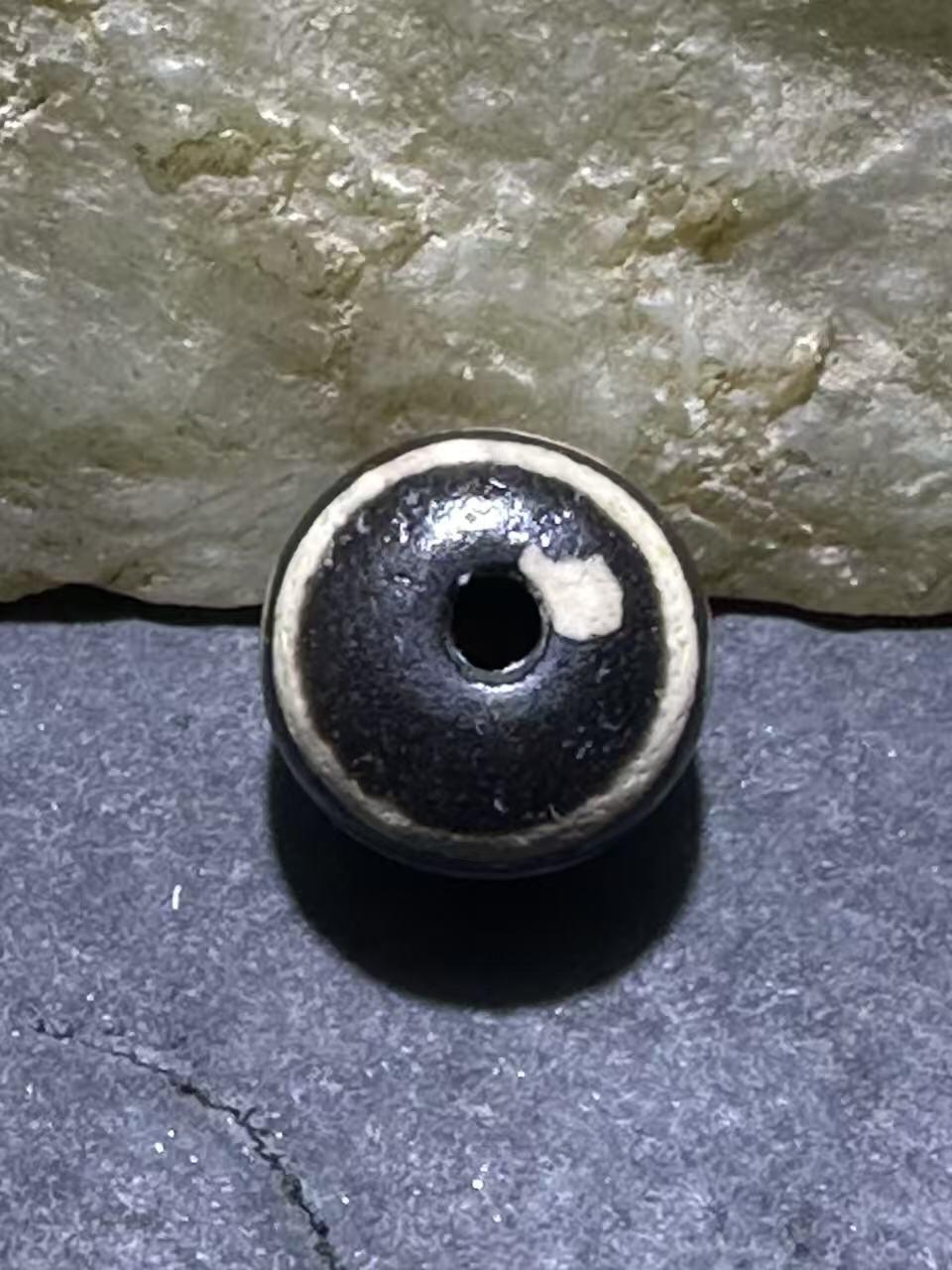 仅此一颗，精品藏传四眼随形天珠一颗