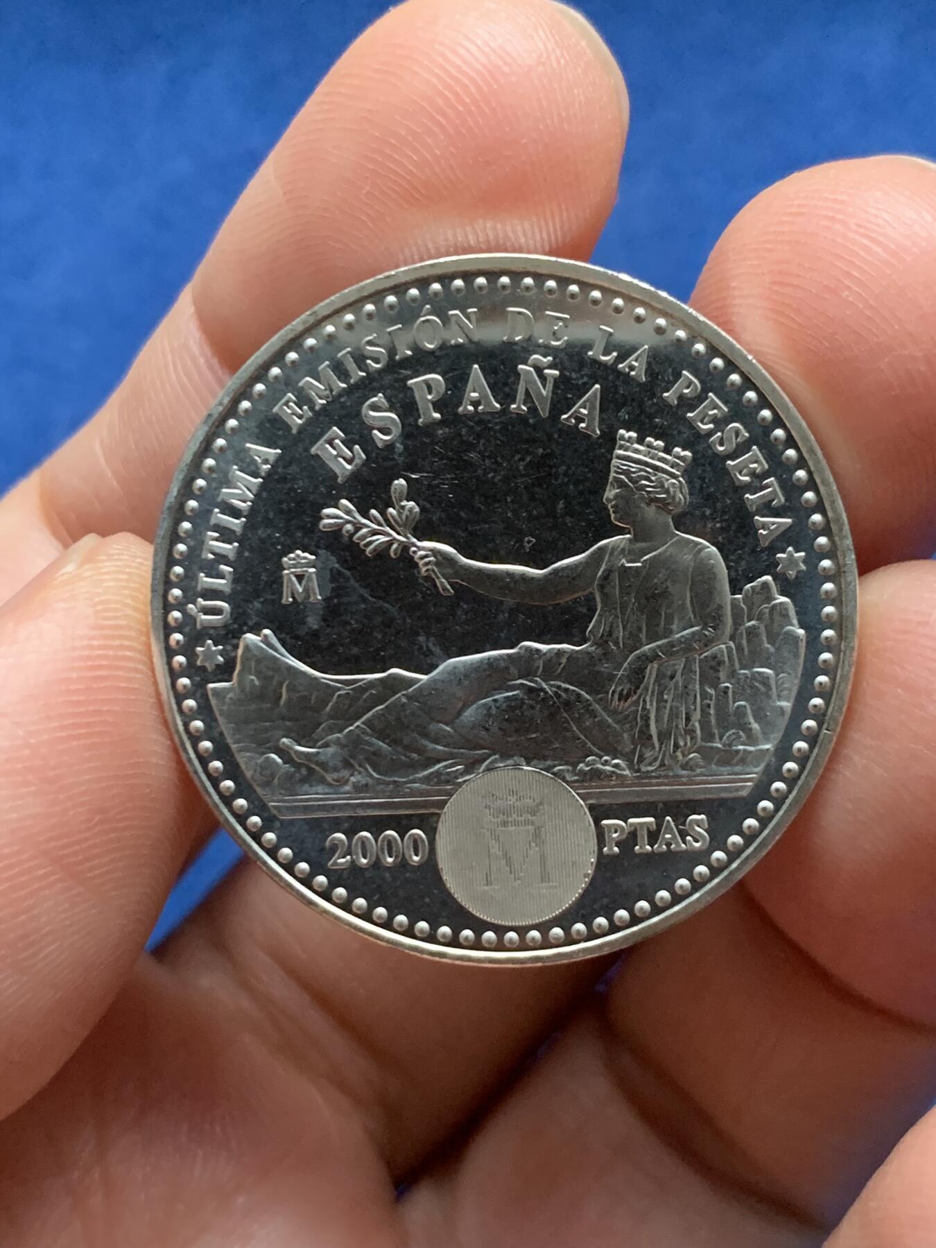 《竞宝斋》第473场 周日，周一 2场连拍 （全场包邮）欢迎送拍 西班牙2001拿花女神2000比塞塔银币