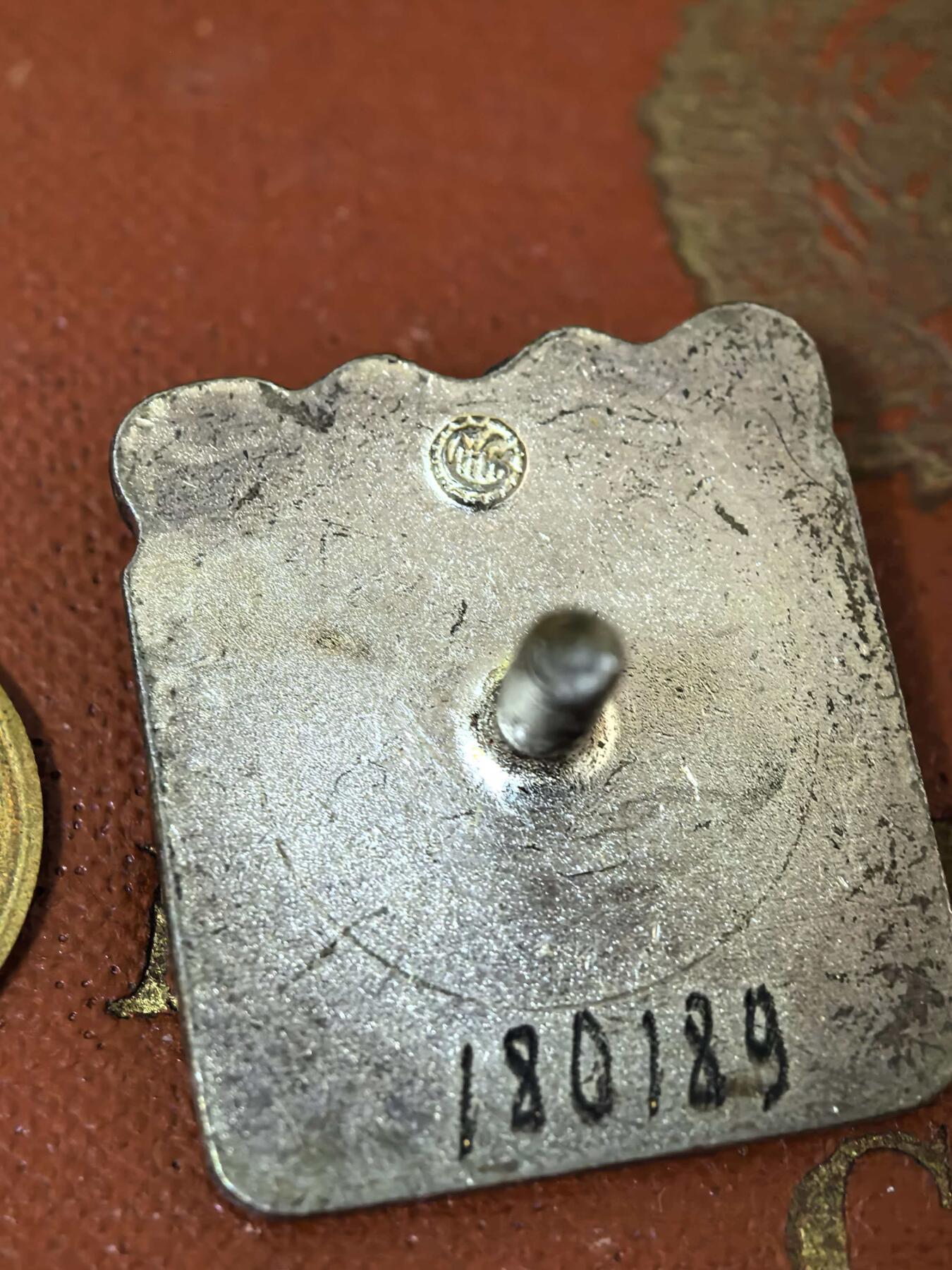 苏联勋章奖章拍卖 本次有亚捏，空军军服，国际运动员等好货 不要错过 3月20日晚上九点结束在麦稀奇 找不到的加我qq或者微信都是184277308备注苏章拍卖。 苏联运动员  Гурылёв С.В 国际健将 苏联健将 同一人 都有证书  国际健将比较稀有 从成立到解体整个苏联只颁发了不到12000枚 苏联级别健将颁发比较多。同一人的收藏价值比较高。感兴趣的可以自己查一下得主资料。