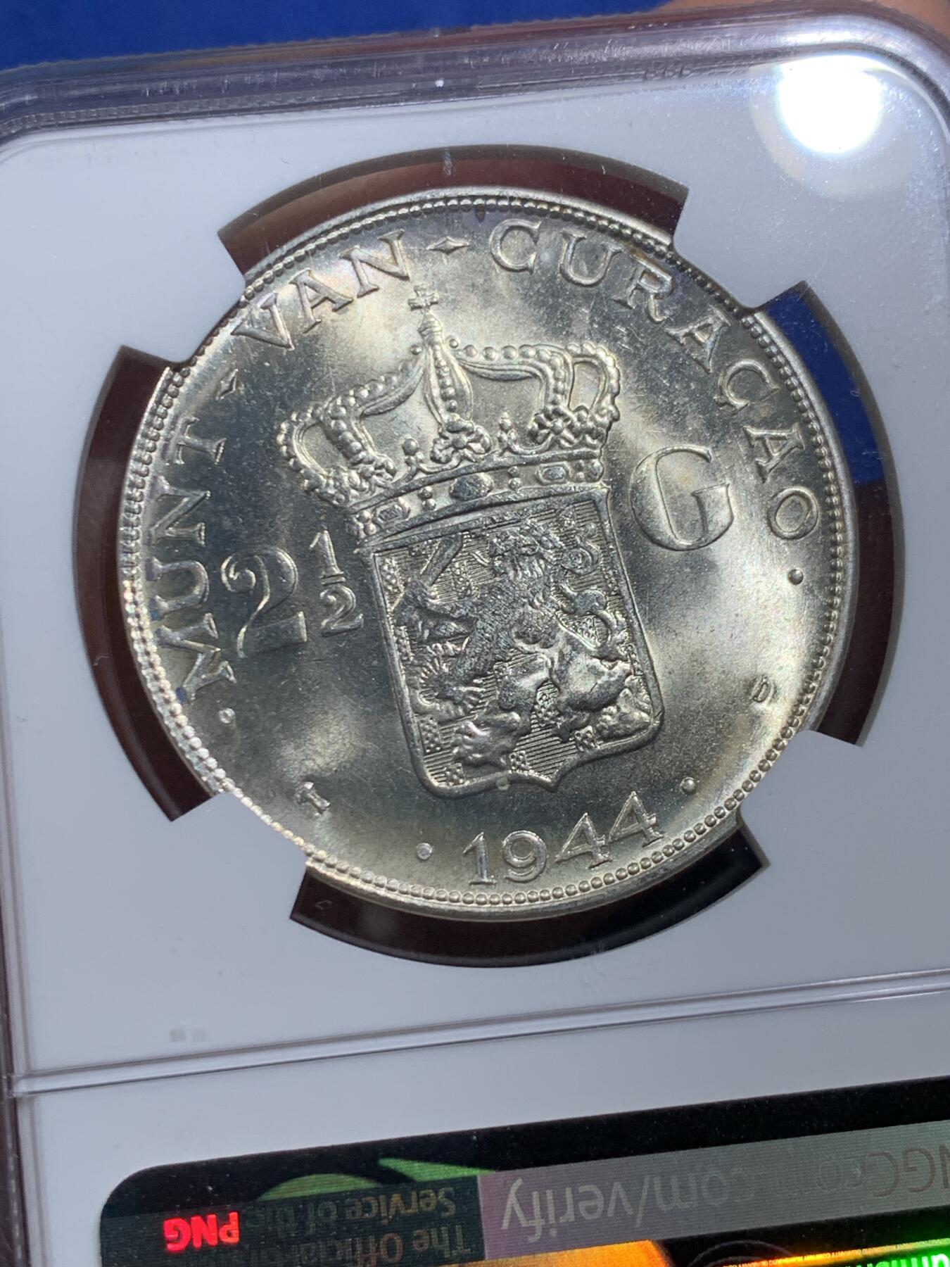 《竞宝斋》第473场 周日，周一 2场连拍 （全场包邮）欢迎送拍 NGC MS64 荷属库拉索1944D威廉明娜2.5盾银币 BU曝光状态 整体观感清晰