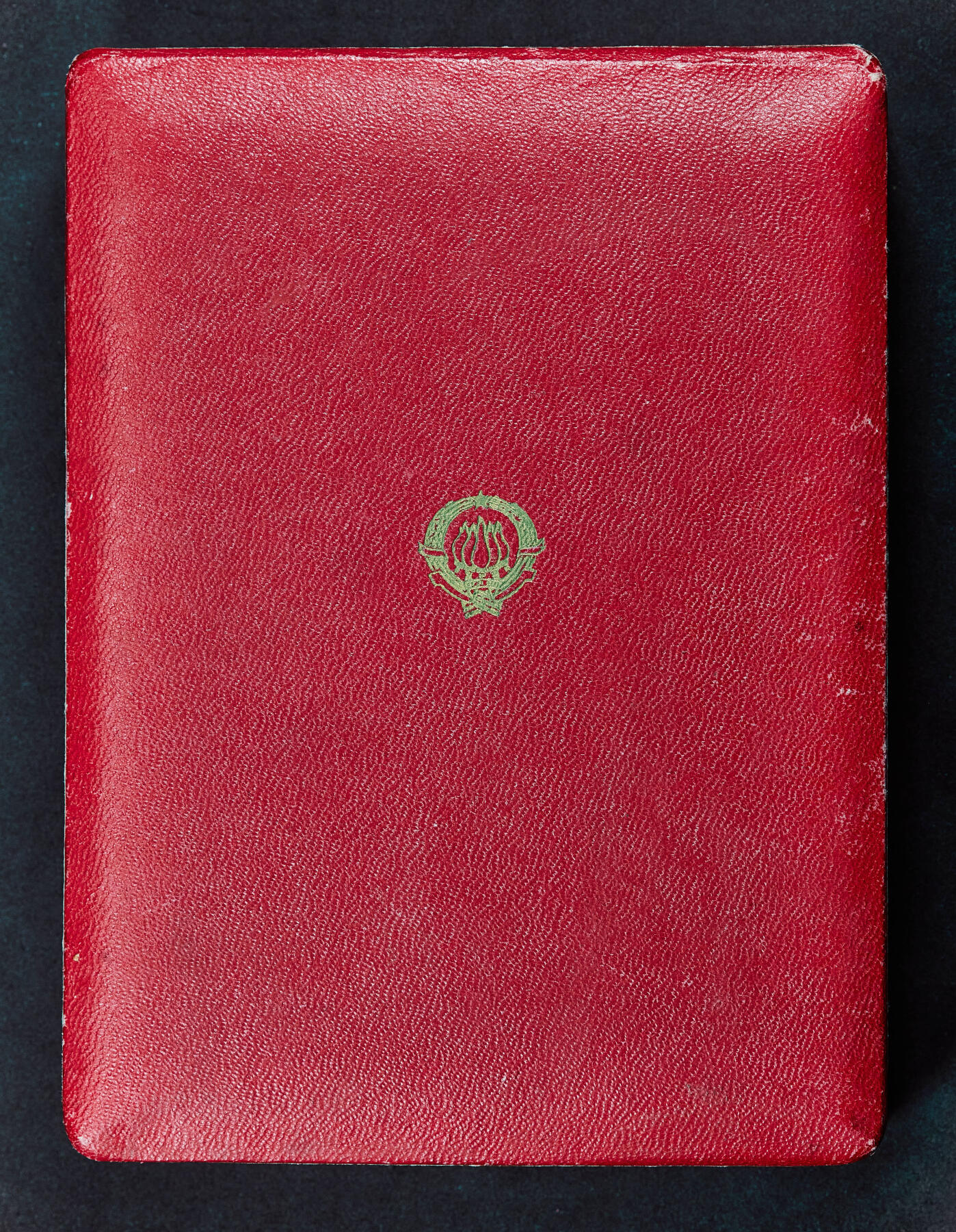 【俄甄集藏】2026年(050)04-01星期三 晚 19:30 全场包邮 南斯拉夫三级共和国勋章，原盒带略，铜质局部镀金珐琅，直径：47mm，重量：27.3克