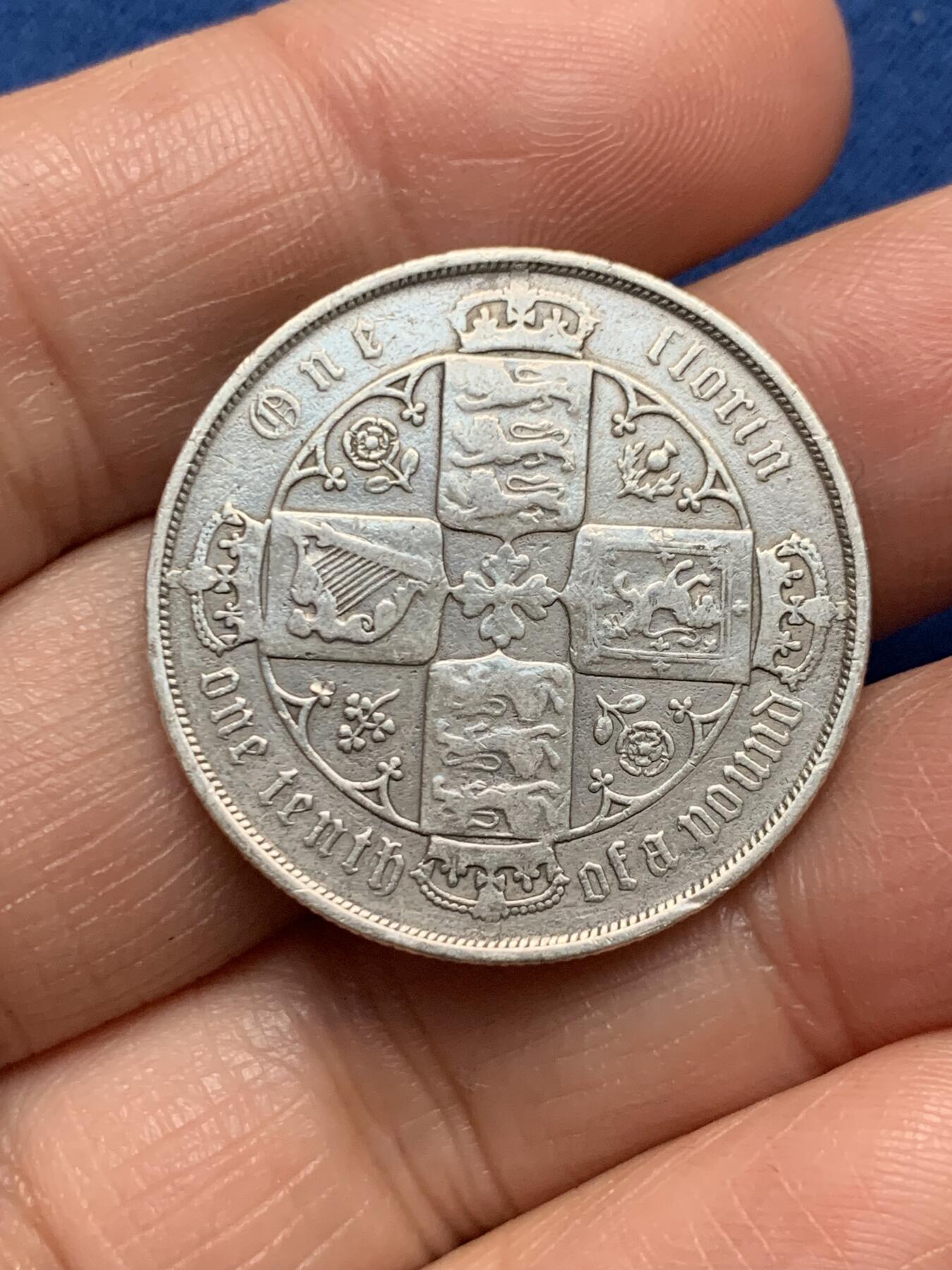 《竞宝斋》第473场 周日，周一 2场连拍 （全场包邮）欢迎送拍 英国1883年哥特体维多利亚银币