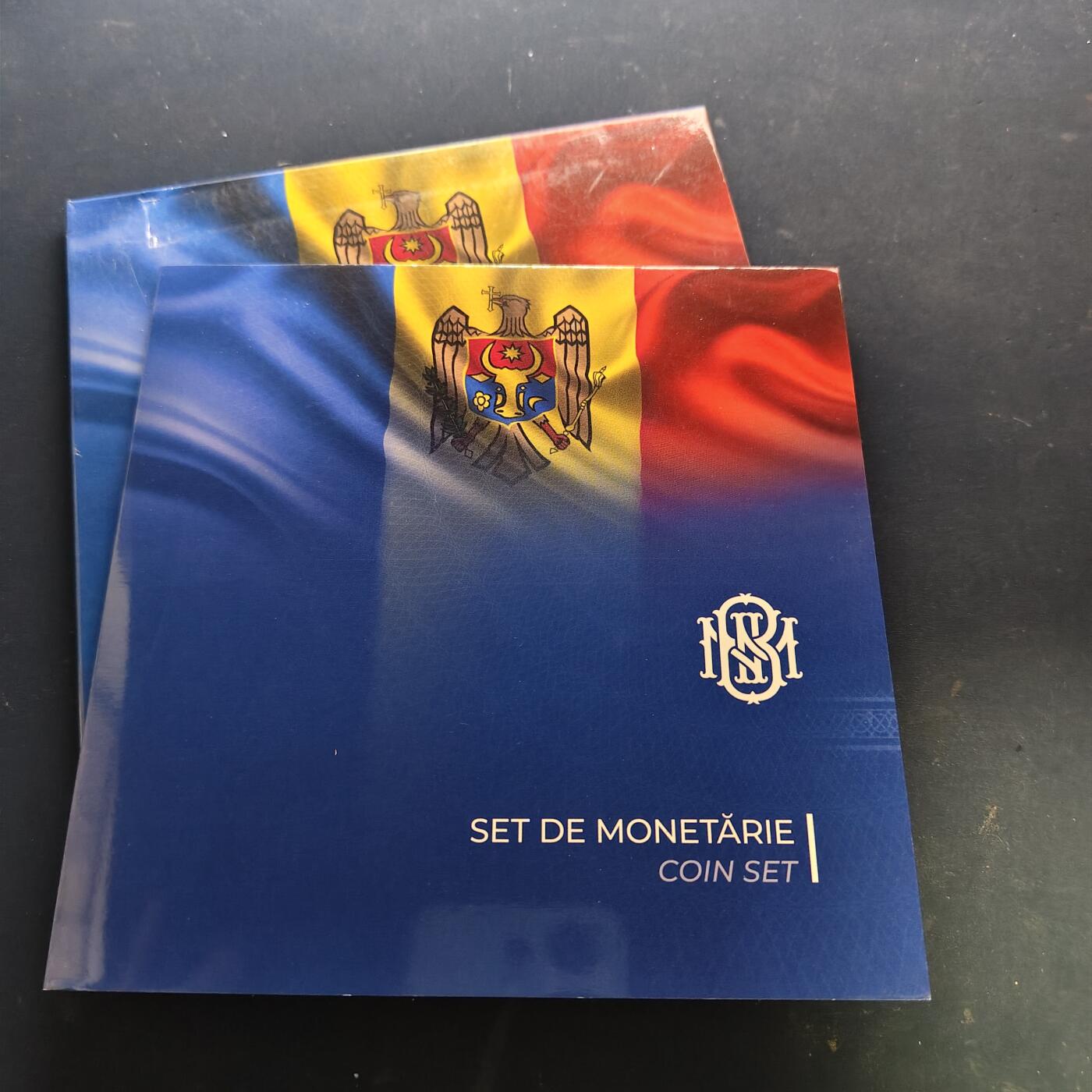 【全场包邮】纯粹捡漏拍515场 摩尔多瓦2018年官方套币-2套正反封装卡册