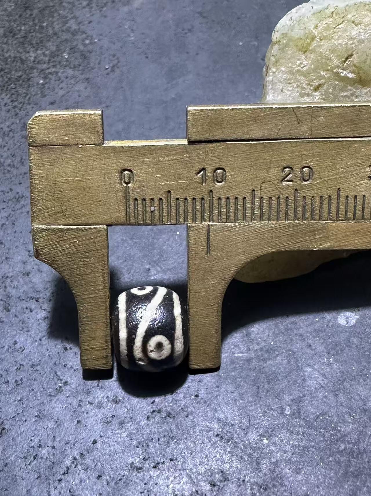 仅此一颗，精品藏传四眼随形天珠一颗