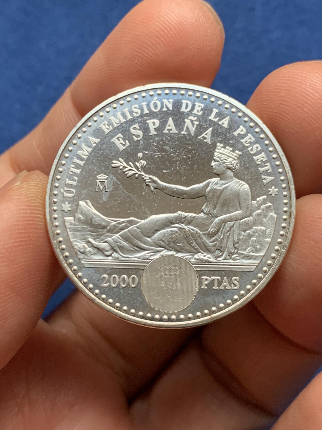 《竞宝斋》第473场 周日，周一 2场连拍 （全场包邮）欢迎送拍 西班牙2001拿花女神2000比塞塔银币