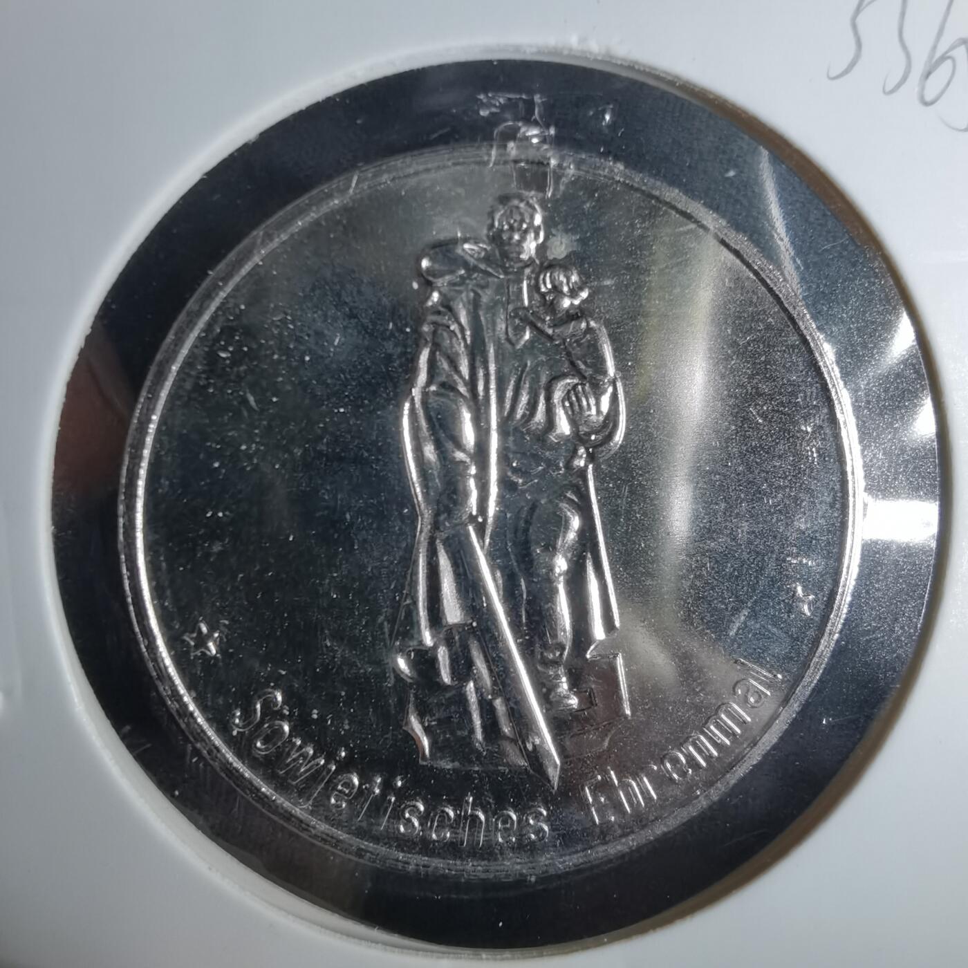 沼泽如烟--第1033场 纪念章