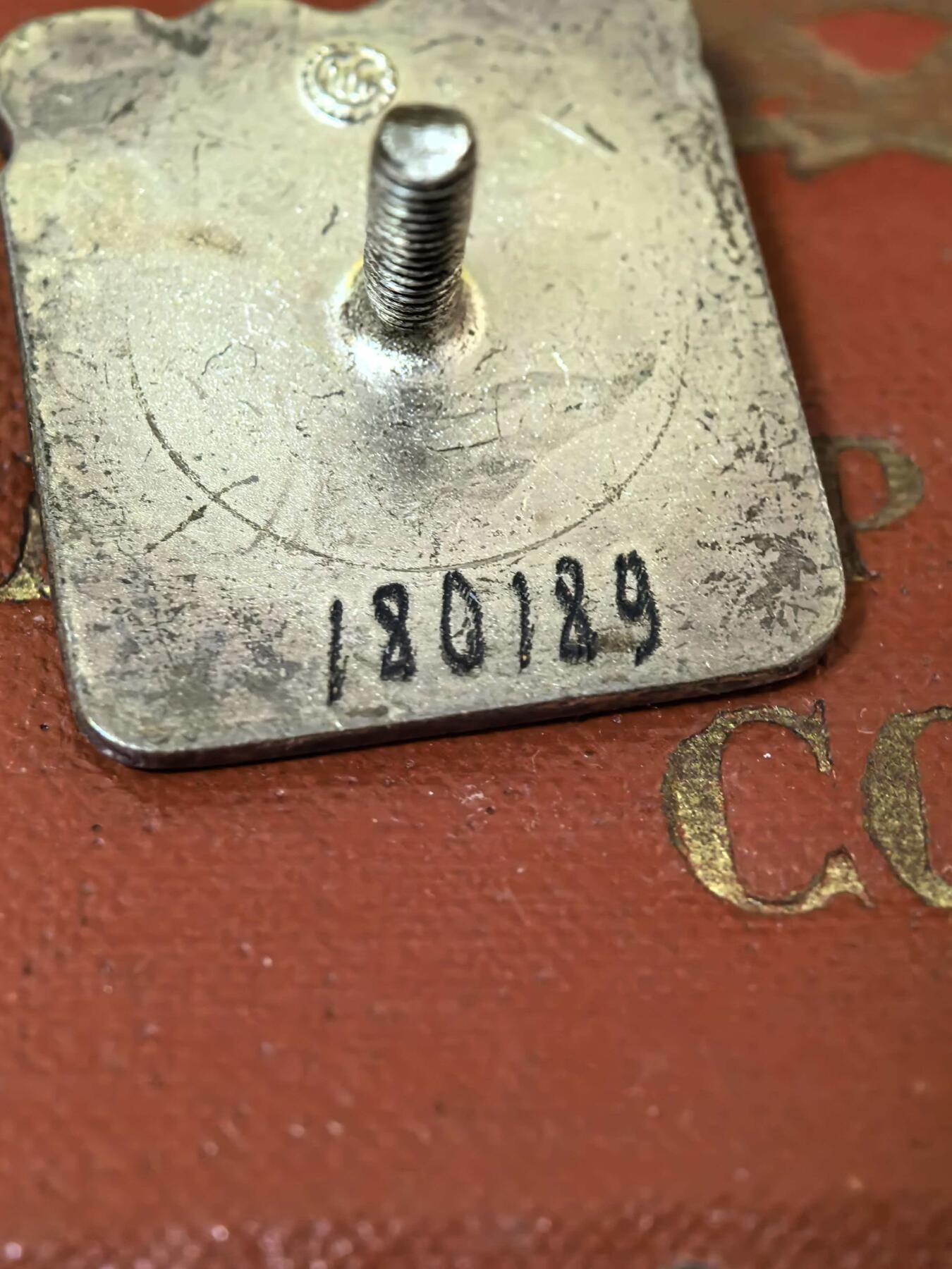 苏联勋章奖章拍卖 本次有亚捏，空军军服，国际运动员等好货 不要错过 3月20日晚上九点结束在麦稀奇 找不到的加我qq或者微信都是184277308备注苏章拍卖。 苏联运动员  Гурылёв С.В 国际健将 苏联健将 同一人 都有证书  国际健将比较稀有 从成立到解体整个苏联只颁发了不到12000枚 苏联级别健将颁发比较多。同一人的收藏价值比较高。感兴趣的可以自己查一下得主资料。