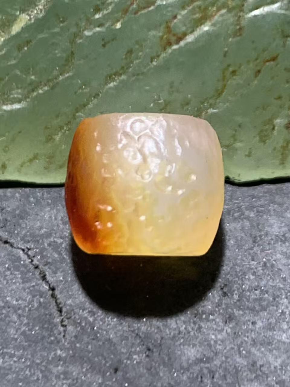 高玉化风化纹糖果玛瑙桶珠一颗，，