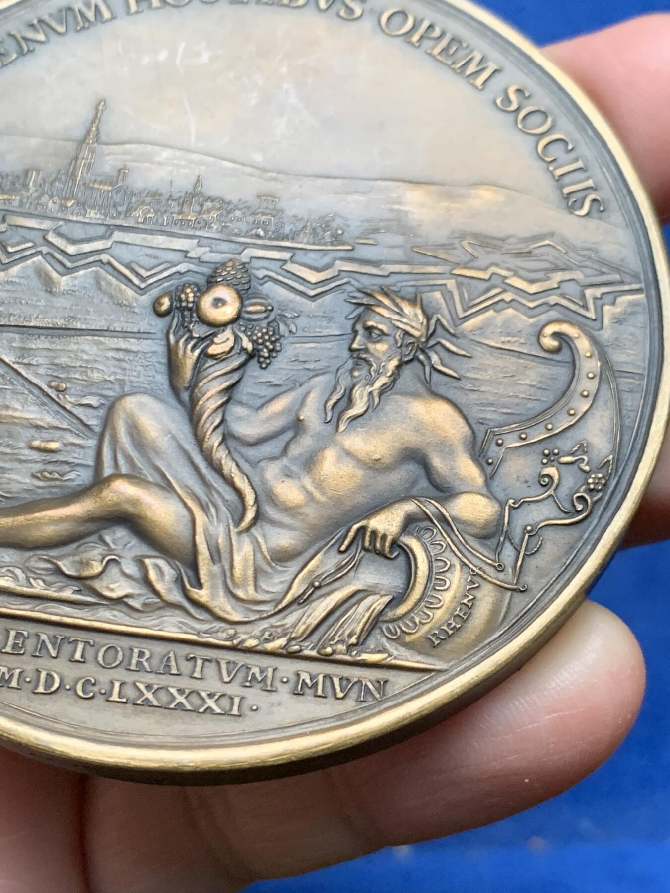 《竞宝斋》第473场 周日，周一 2场连拍 （全场包邮）欢迎送拍 路易十四攻占斯特拉斯堡纪念大铜章 169.1克 71mm 丰饶角铜标 后铸版本 细节不错