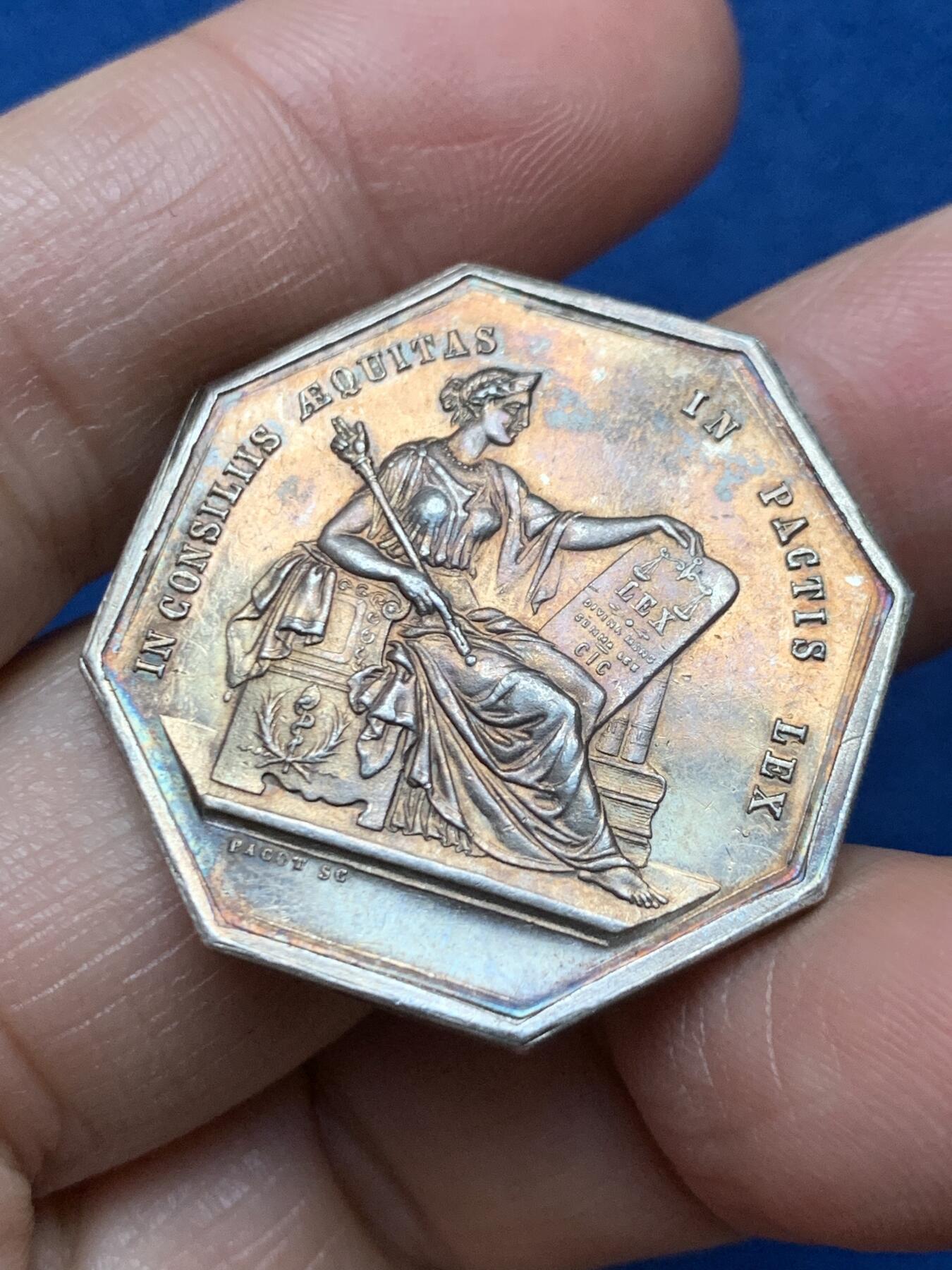 《竞宝斋》第473场 周日，周一 2场连拍 （全场包邮）欢迎送拍 法国昂热公证人协会八角银质代币，丰饶角ARGENT，14.34克，30.8mm