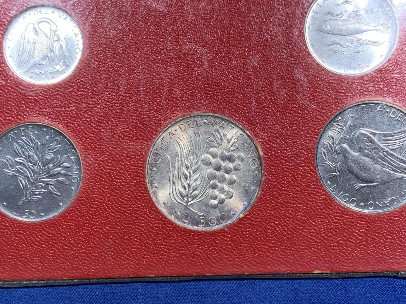 《竞宝斋》第473场 周日，周一 2场连拍 （全场包邮）欢迎送拍 梵蒂冈八枚装套币 带1枚500里拉银币