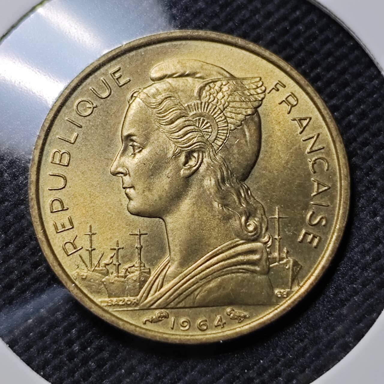 KK钱币收藏小铺   套币专场 2月预留时间 周末发货  1964法属科摩罗10法郎 好品