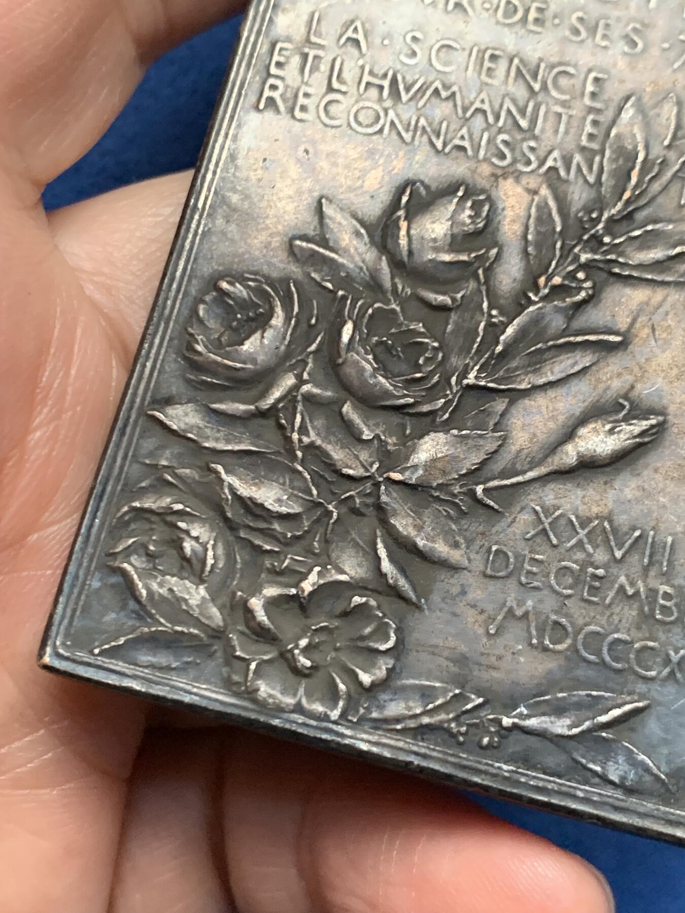 《竞宝斋》第473场 周日，周一 2场连拍 （全场包邮）欢迎送拍 1892年奥斯卡罗蒂作 路易-巴斯德诞辰70周年方型镀银大铜章 73.2克 48*67mm 丰饶角铜标