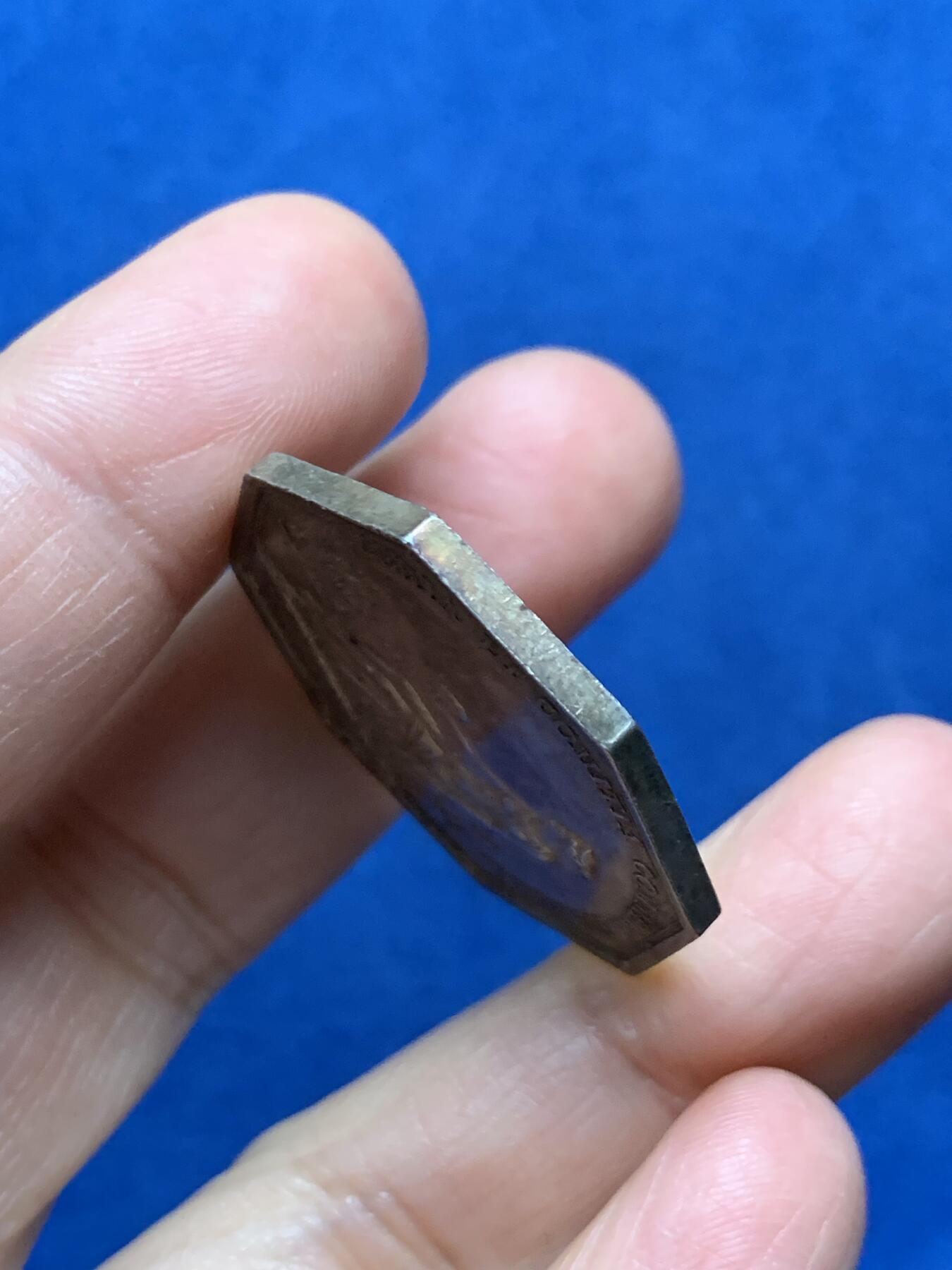 《竞宝斋》第473场 周日，周一 2场连拍 （全场包邮）欢迎送拍 法国波尔多商会八角银质代币，早期原铸无边铭，15克，33mm