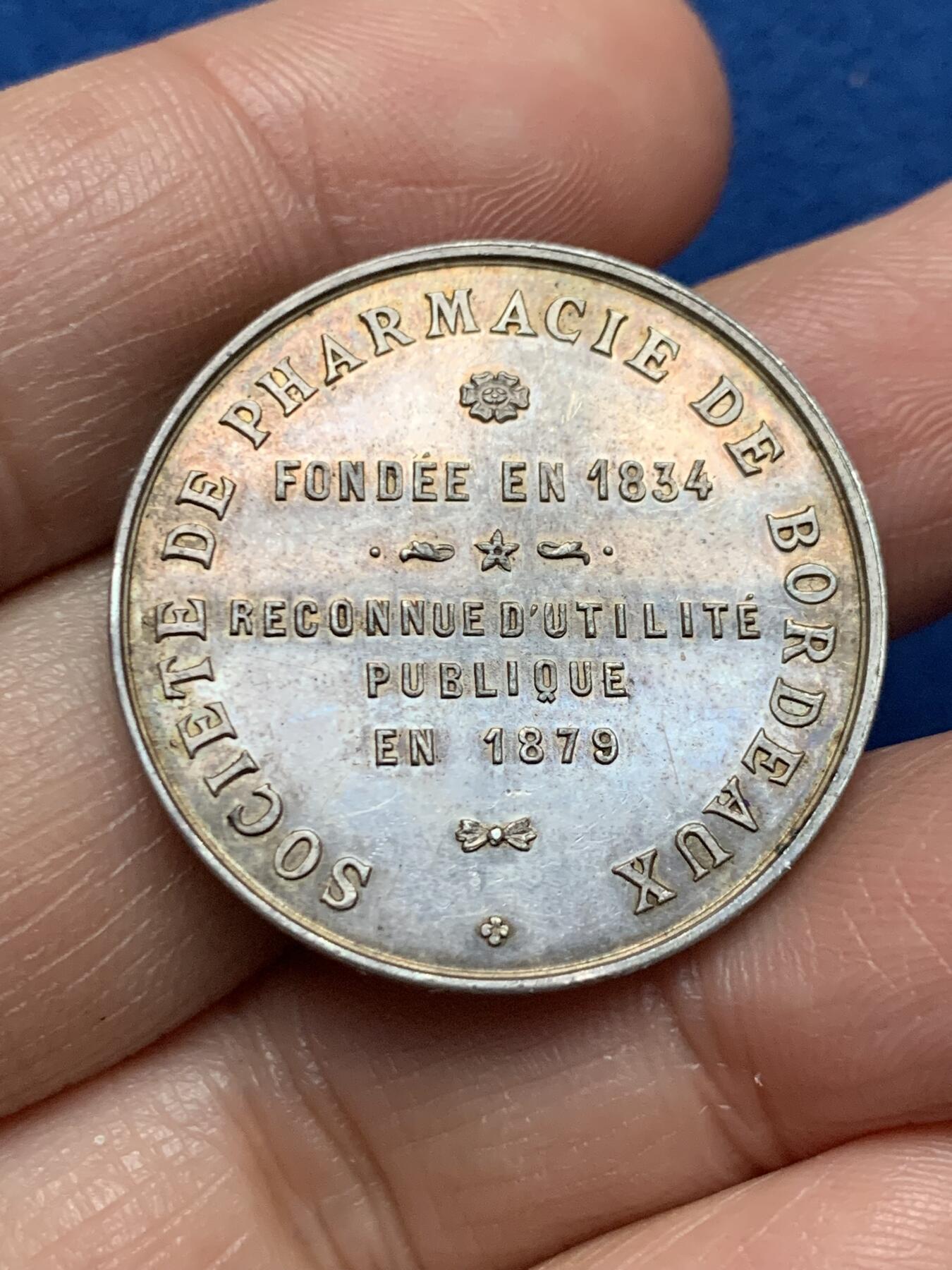 《竞宝斋》第473场 周日，周一 2场连拍 （全场包邮）欢迎送拍 法国1879年波尔多药学会纪念银章，丰饶角ARGENT，14克，30mm