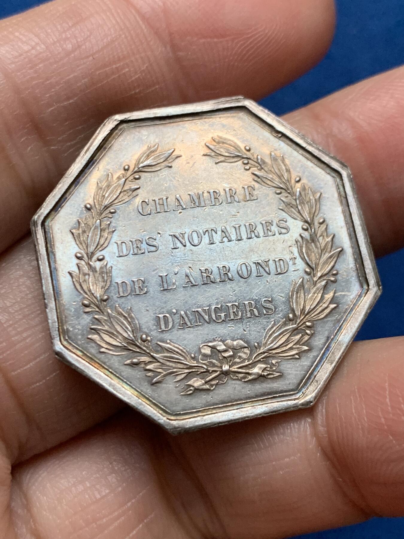 《竞宝斋》第473场 周日，周一 2场连拍 （全场包邮）欢迎送拍 法国昂热公证人协会八角银质代币，丰饶角ARGENT，14.34克，30.8mm