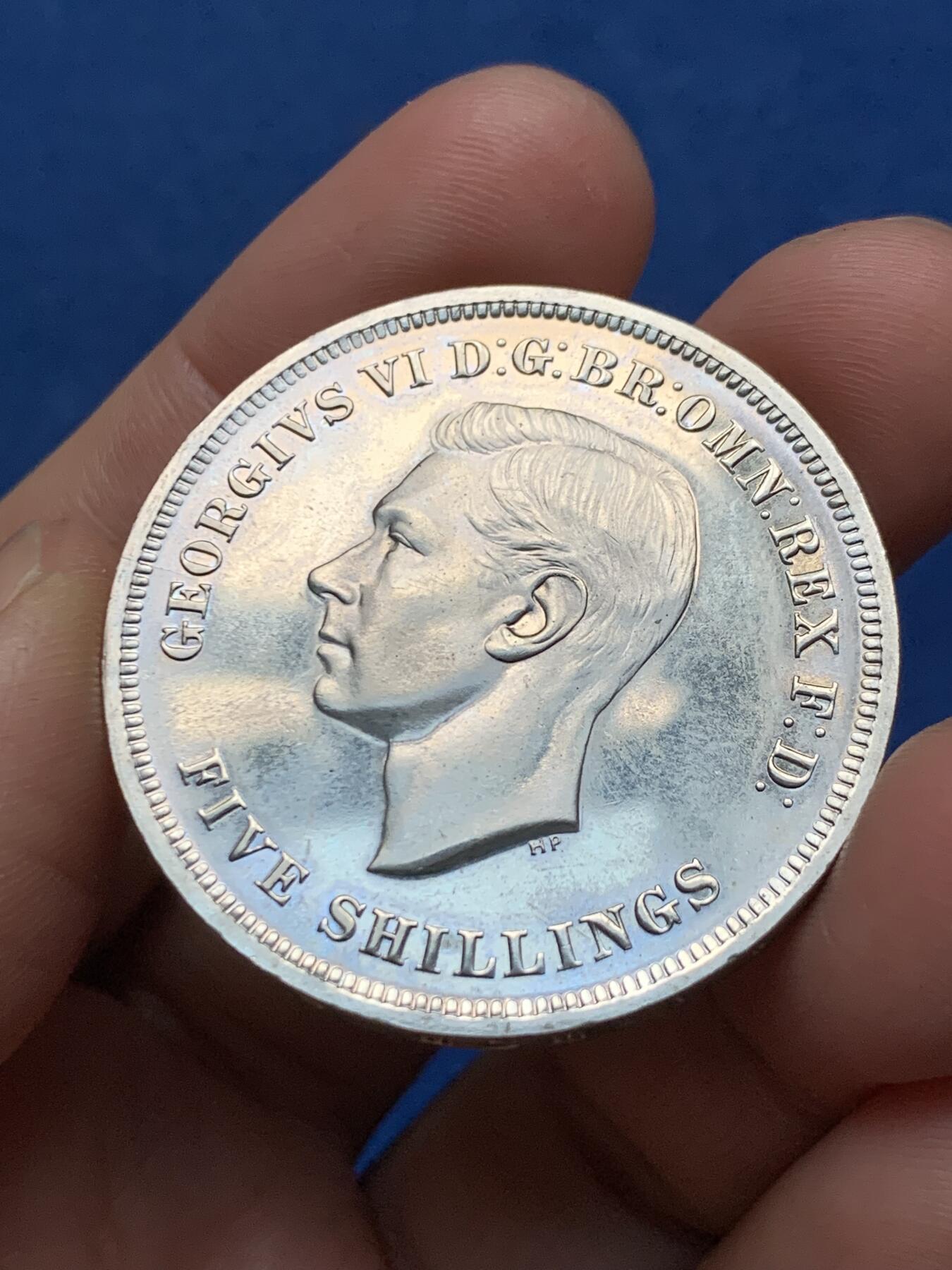 《竞宝斋》第473场 周日，周一 2场连拍 （全场包邮）欢迎送拍 1951年 原光英国乔六镍马剑 最后一版流通的马剑 绿盒 证盒齐全 底板光度优秀