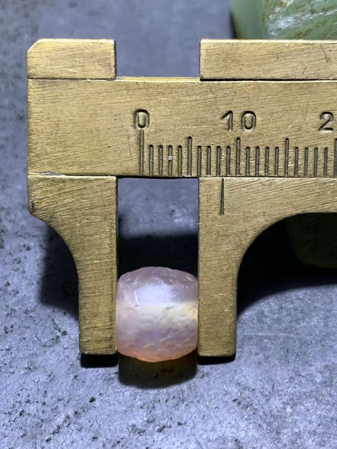 高玉化风化纹糖果玛瑙桶珠一颗，，