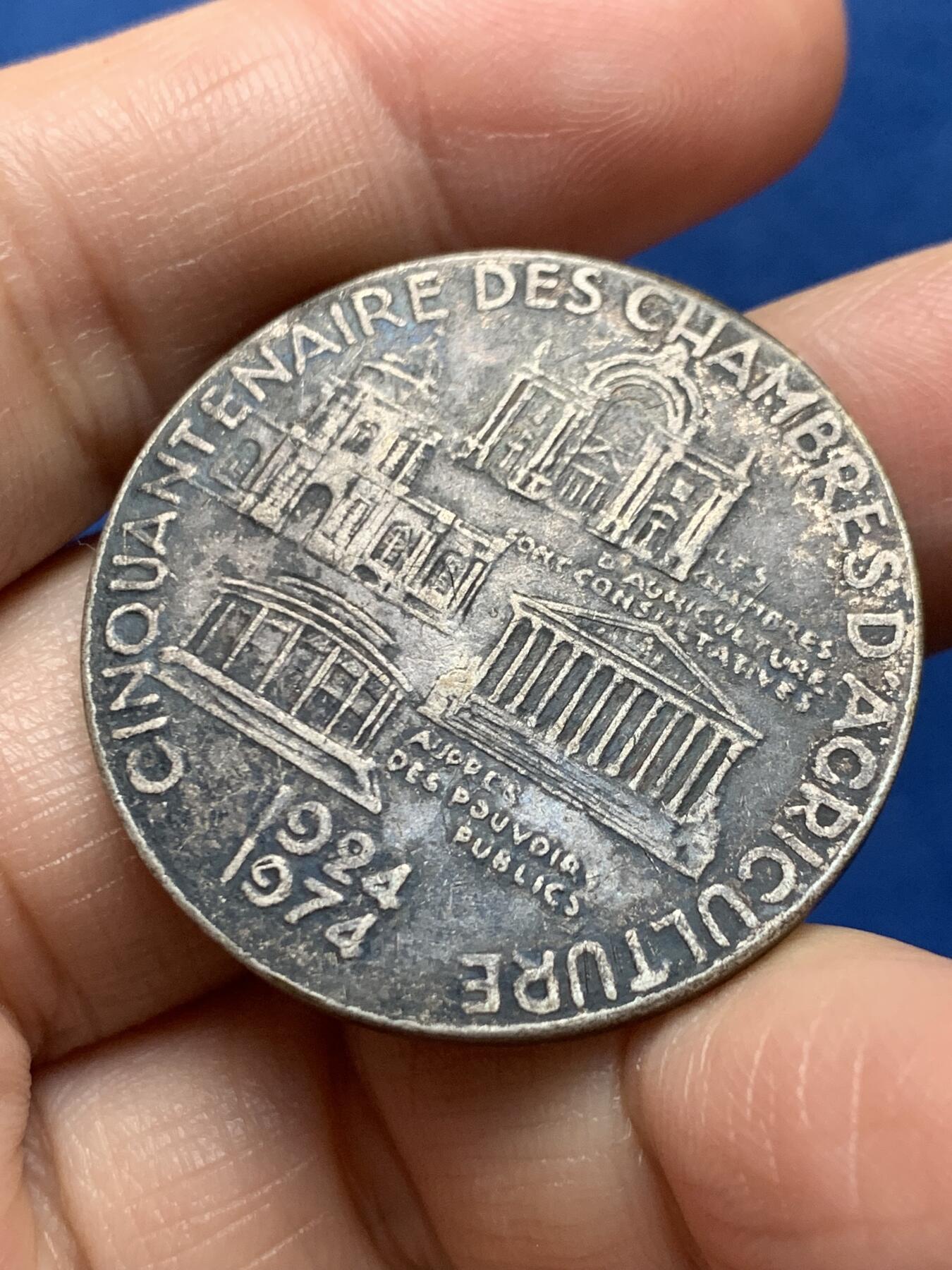 《竞宝斋》第473场 周日，周一 2场连拍 （全场包邮）欢迎送拍 法国农业协会创立50周年纪念章 丰收女神 15.9克 35mm