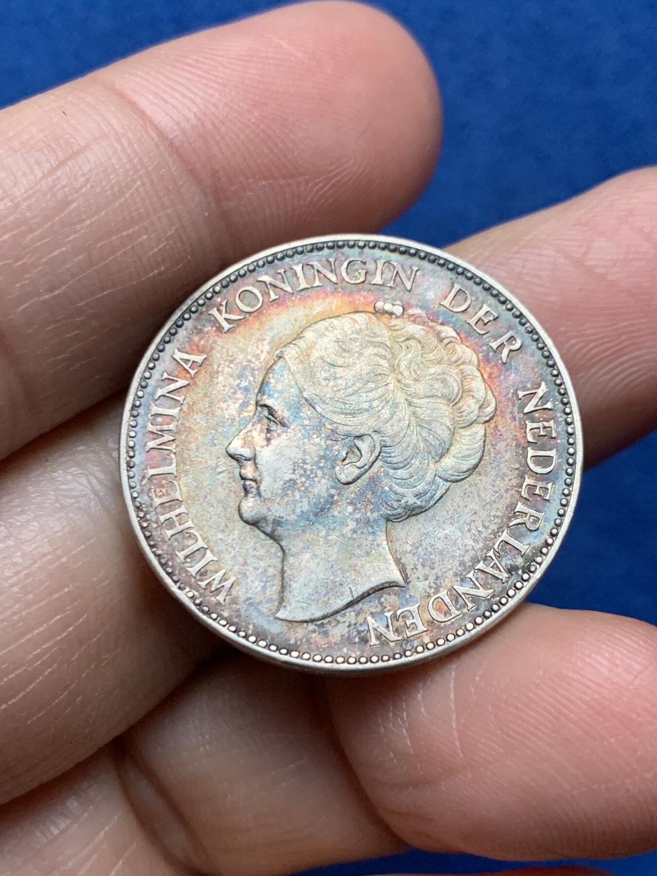 《竞宝斋》第473场 周日，周一 2场连拍 （全场包邮）欢迎送拍 荷兰1940年威廉明娜1盾银币 绚丽深彩包浆