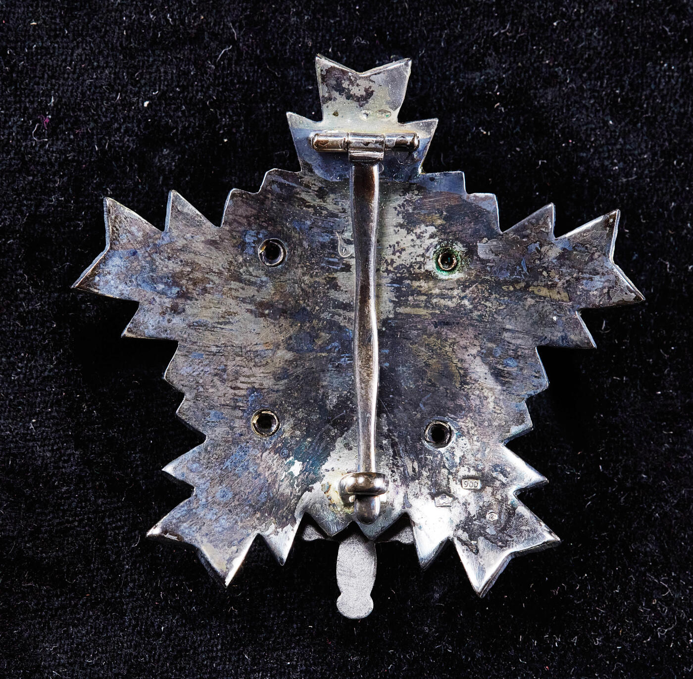 【俄甄集藏】2026年(050)04-01星期三 晚 19:30 全场包邮 南斯拉夫三级人民军勋章，银质局部珐琅，原盒带证，直径：68mm，重量：67.9克，盒体有老化开裂，见详图