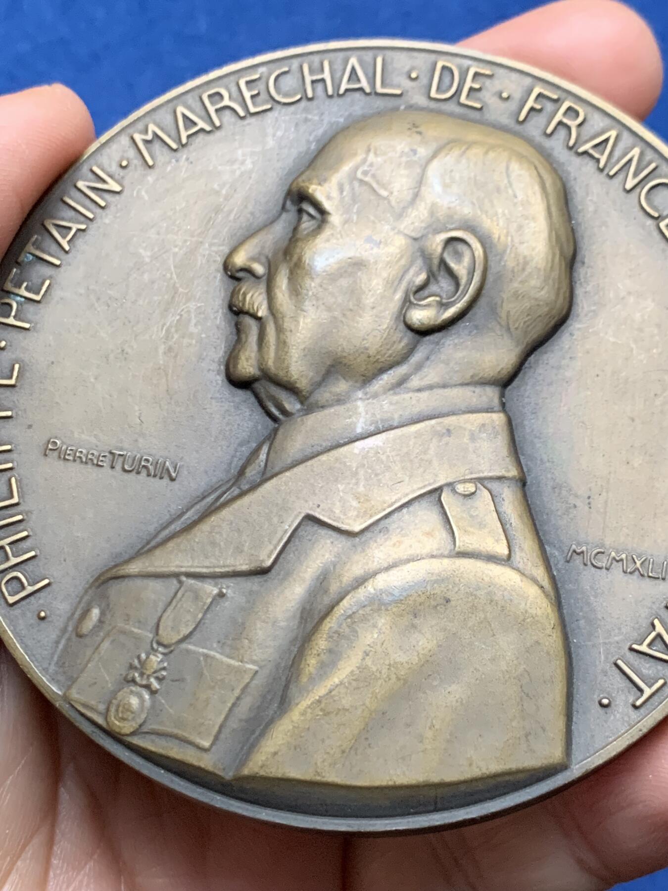 《竞宝斋》第473场 周日，周一 2场连拍 （全场包邮）欢迎送拍 名家Turin作1941年WW2维系法国贝当元帅大铜章 221.4克 76.5mm 丰饶角边铭